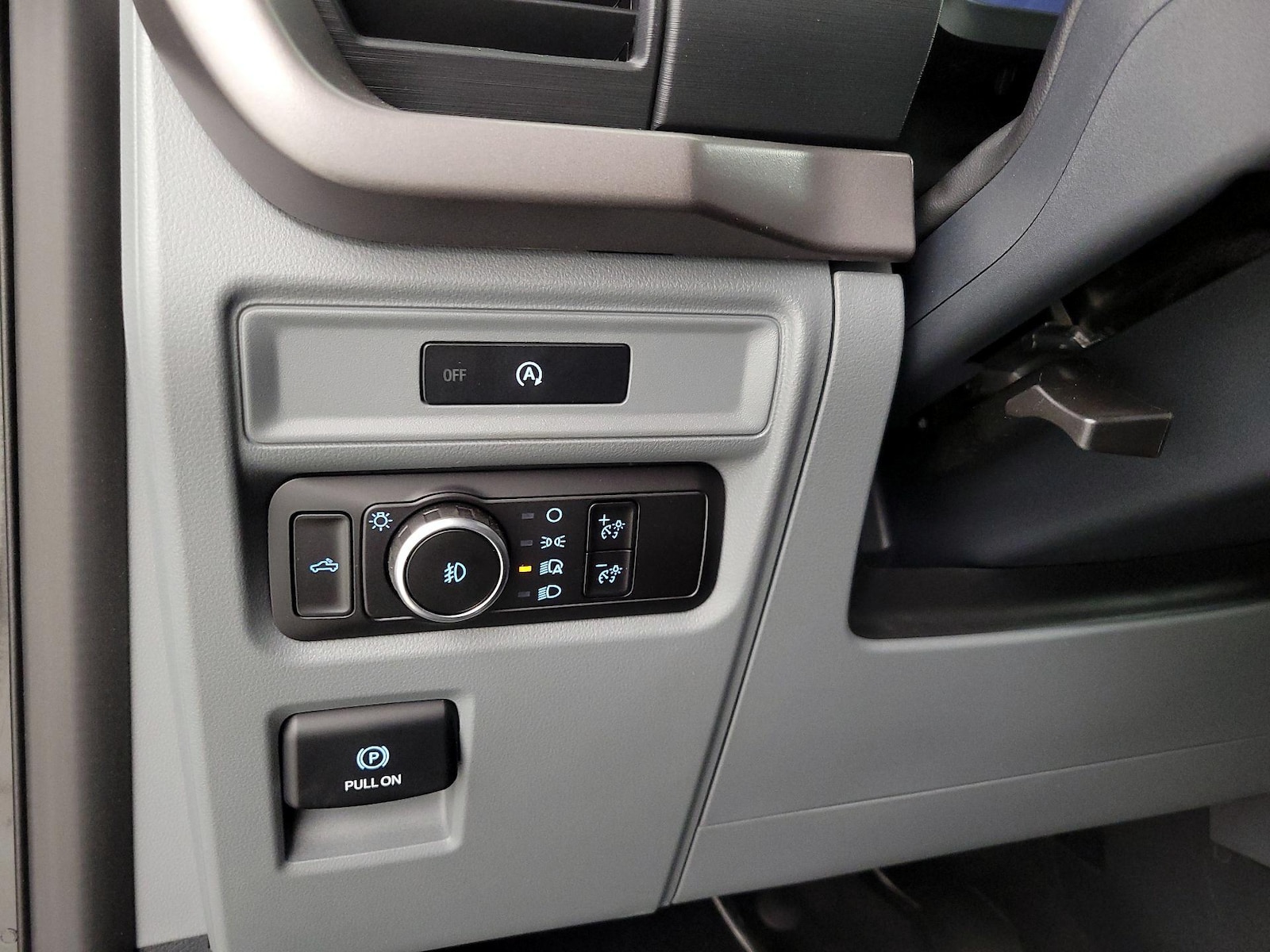 2025 Ford F-150 XLT - Photo 14