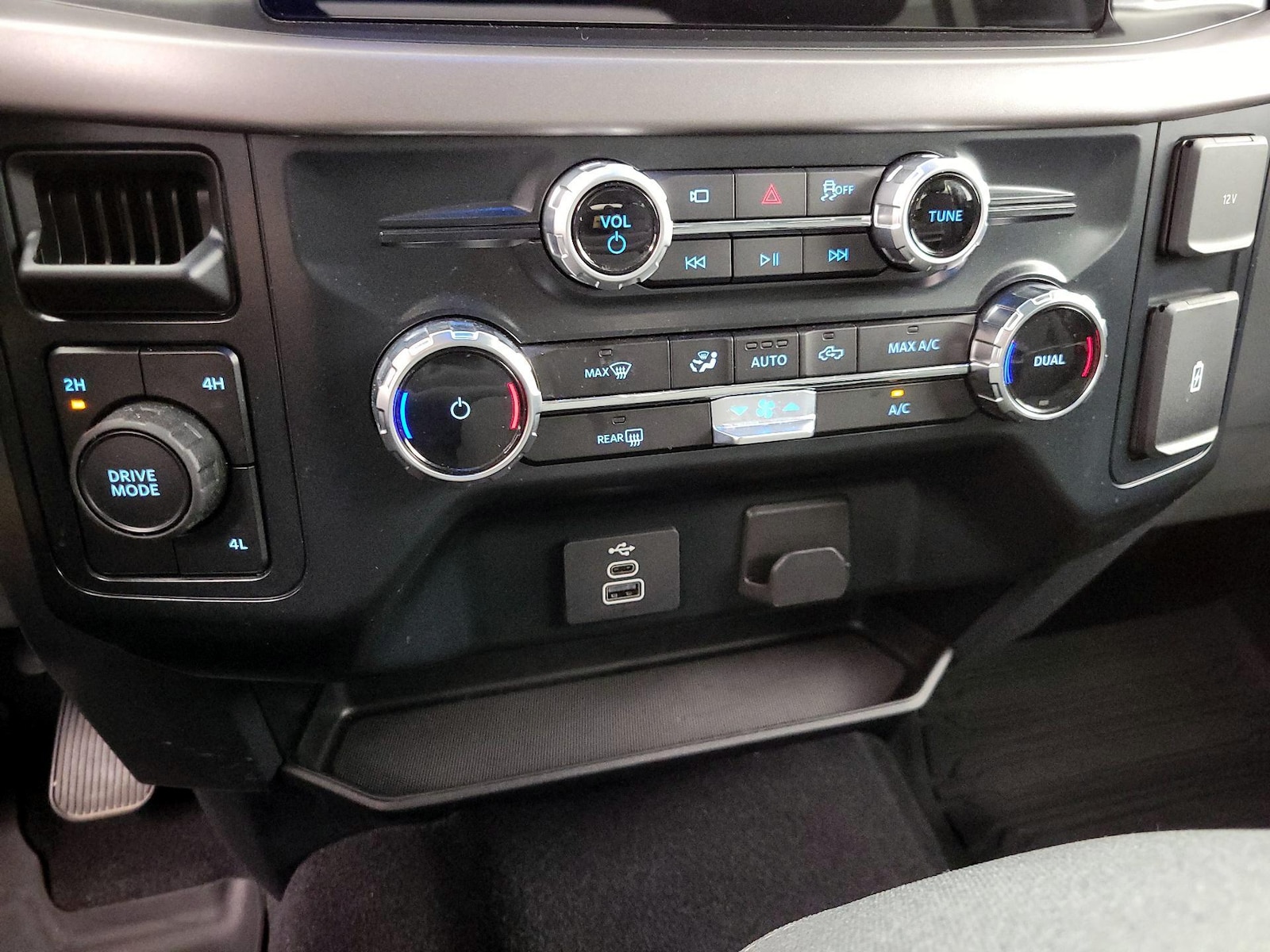 2025 Ford F-150 XLT - Photo 17