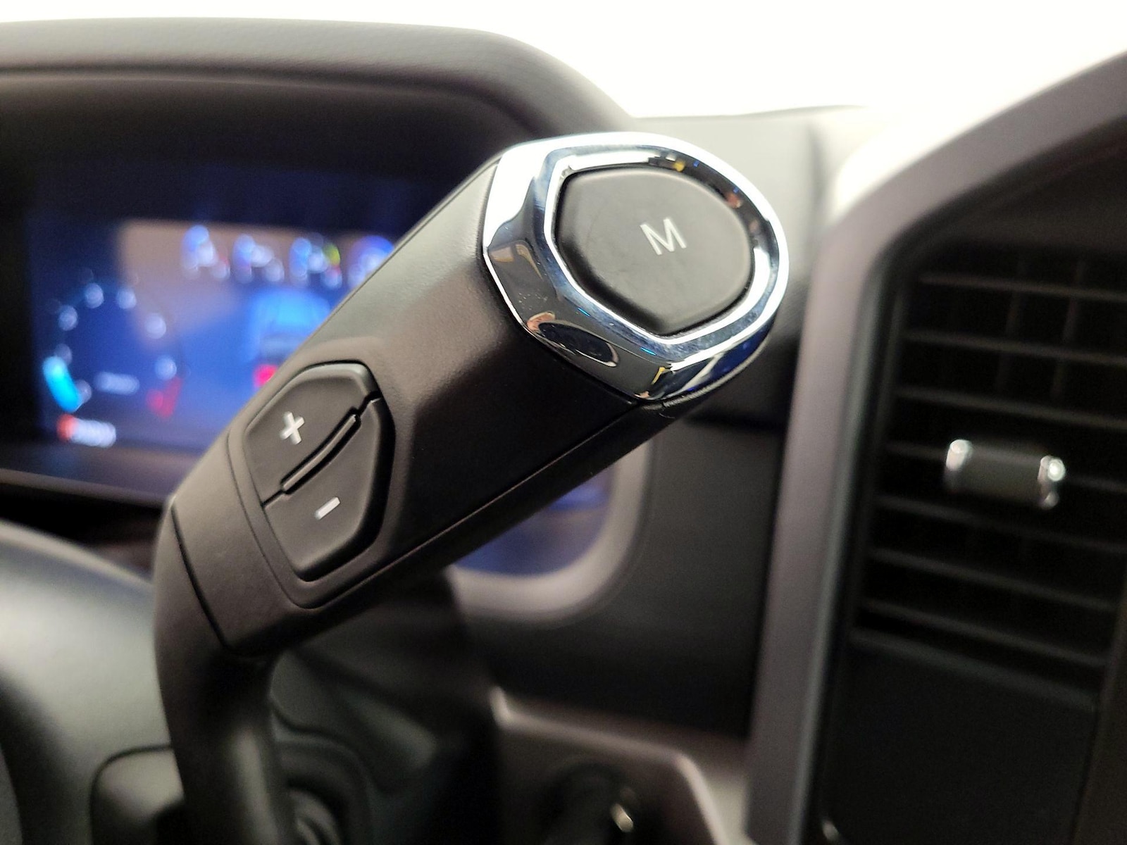 2025 Ford F-150 XLT - Photo 18