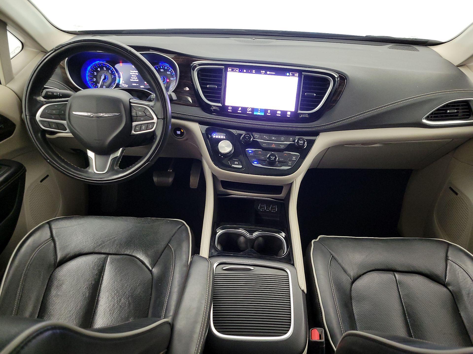 Thumbnail: 2022 Chrysler Pacifica - 9