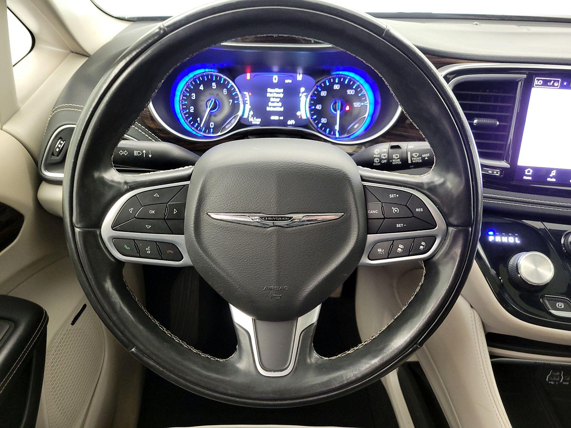 Thumbnail: 2022 Chrysler Pacifica - 10