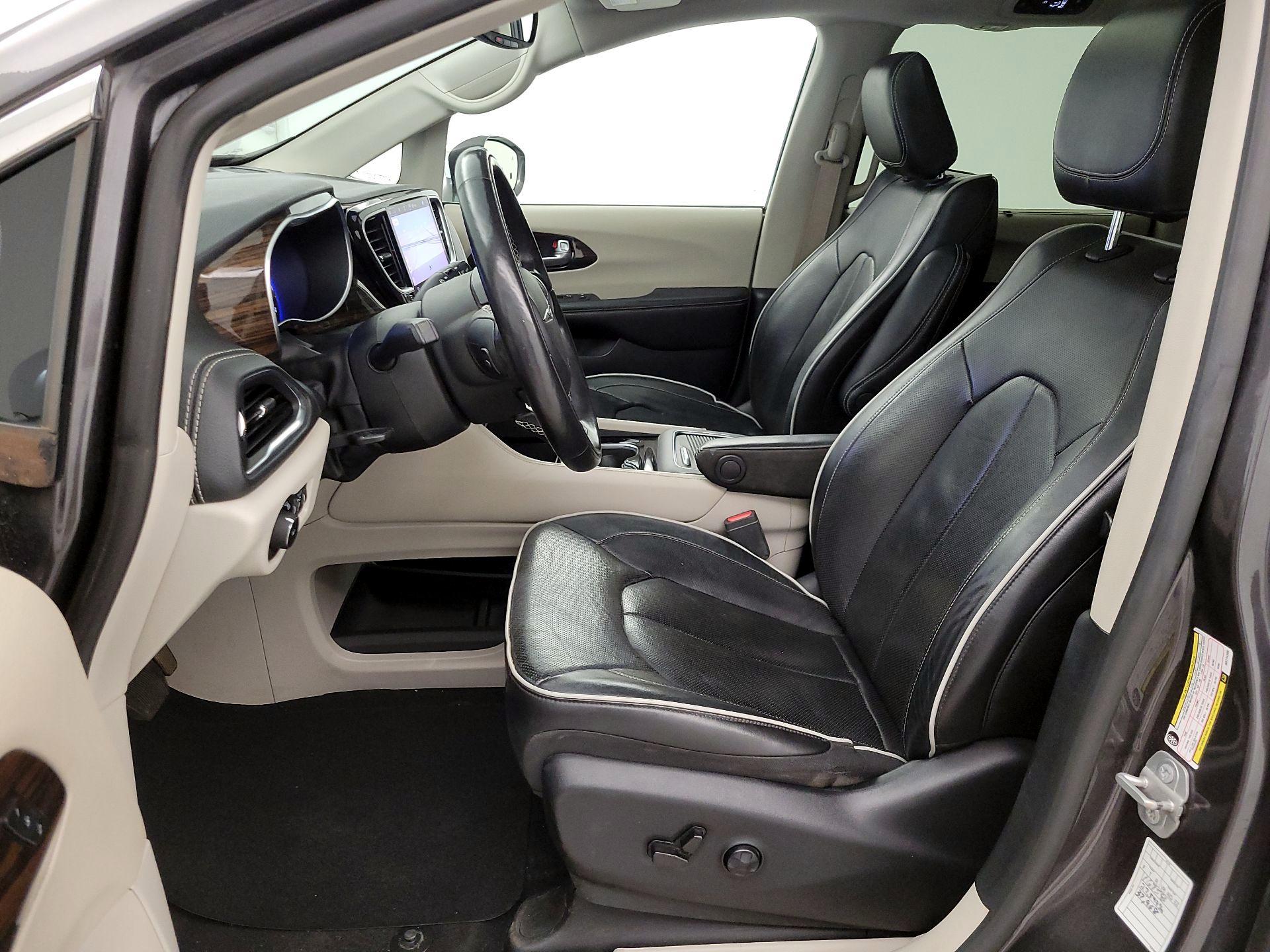Thumbnail: 2022 Chrysler Pacifica - 11
