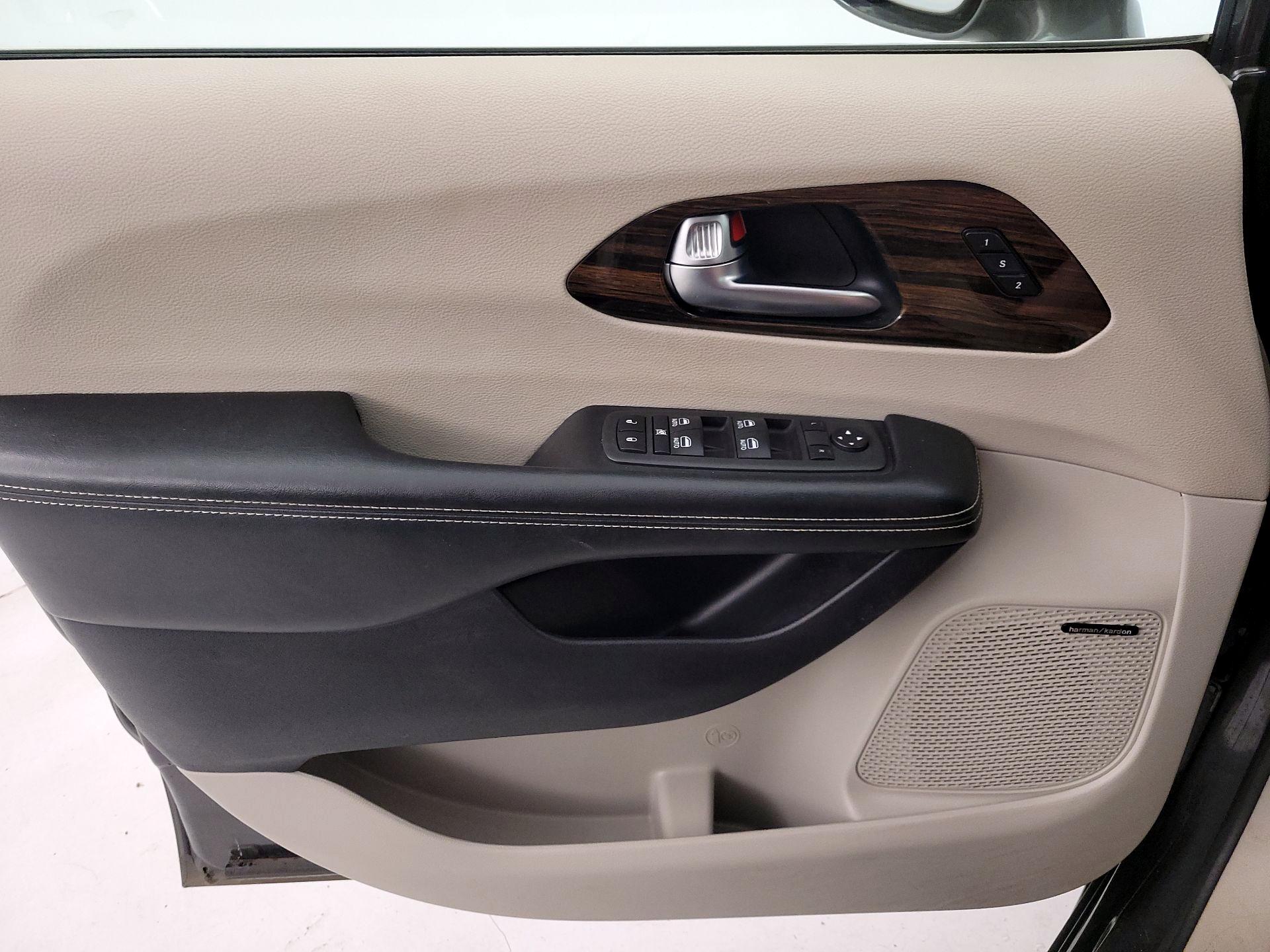 Thumbnail: 2022 Chrysler Pacifica - 12