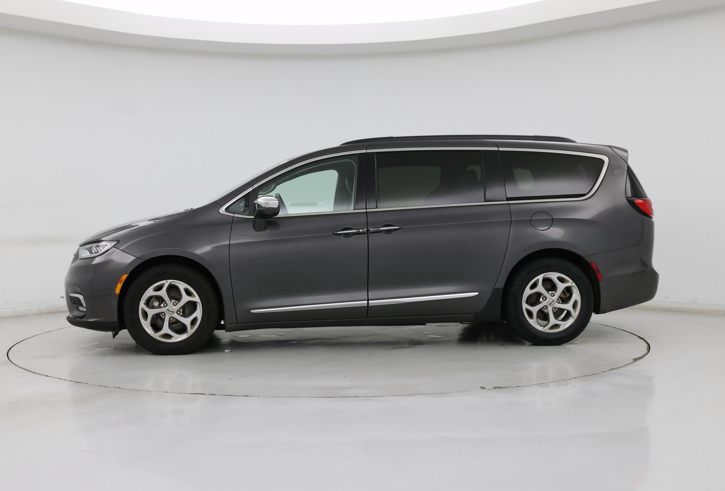 Thumbnail: 2022 Chrysler Pacifica - 3