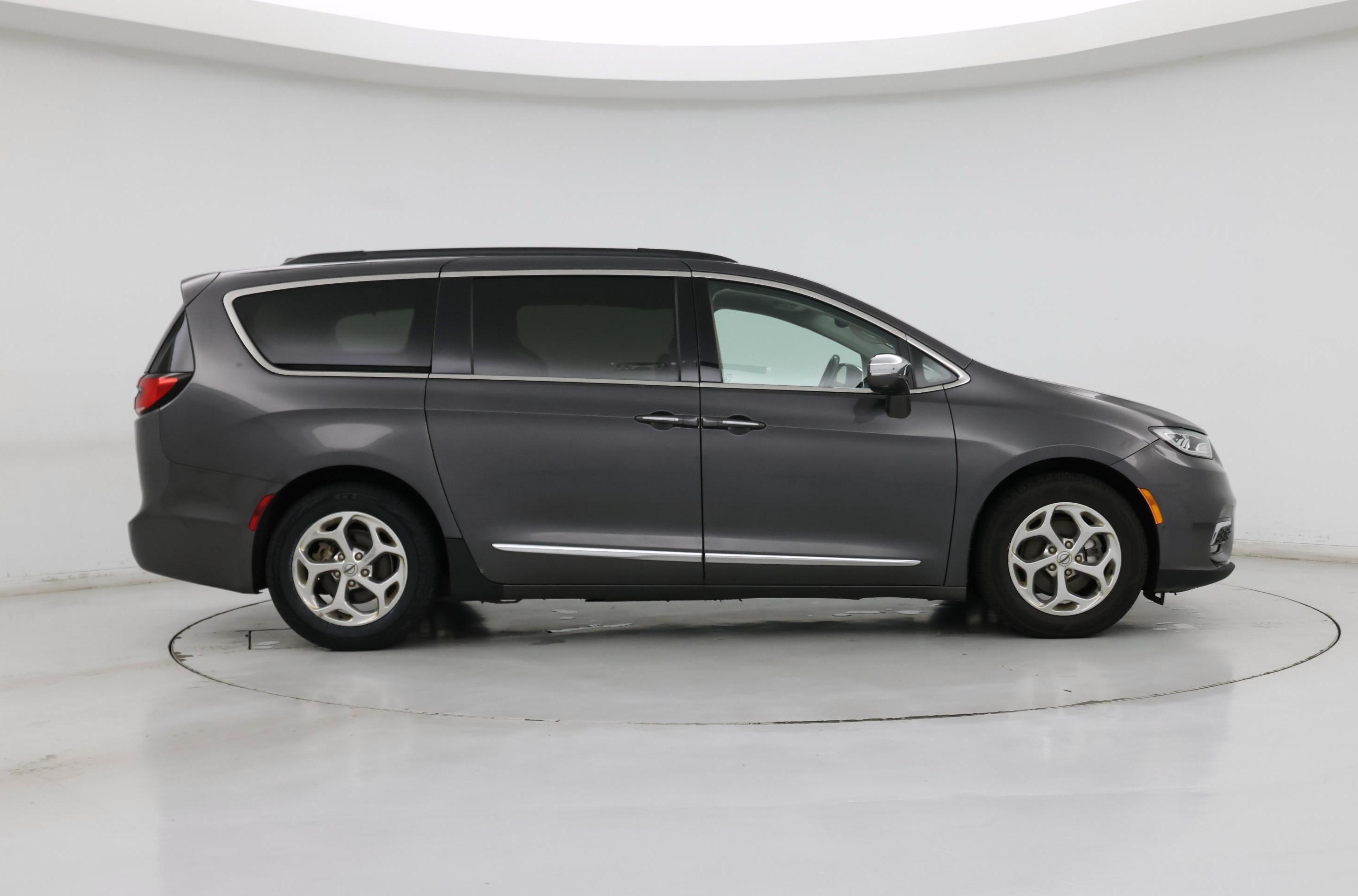 Thumbnail: 2022 Chrysler Pacifica - 7