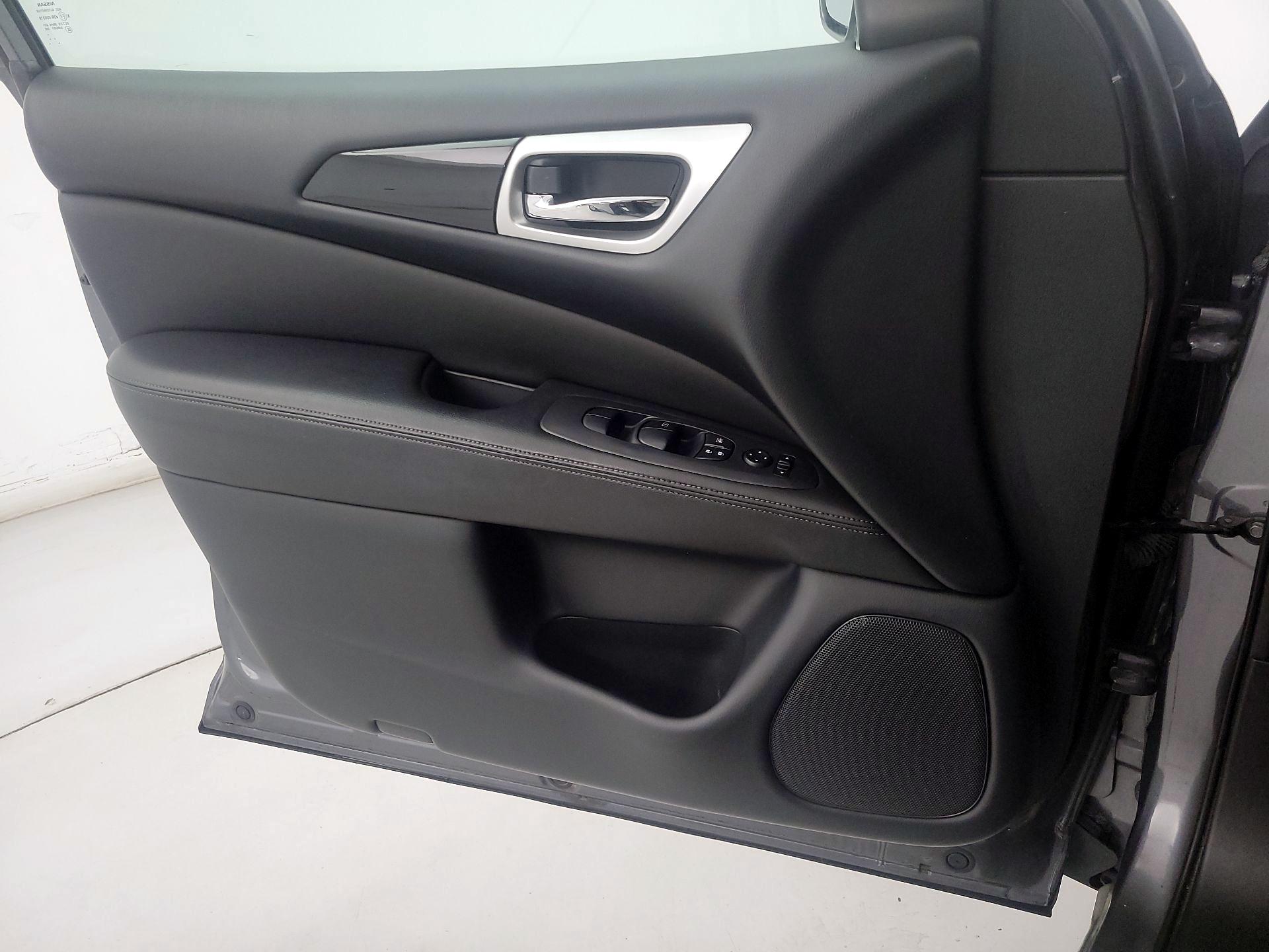 Thumbnail: 2019 Nissan Pathfinder - 12