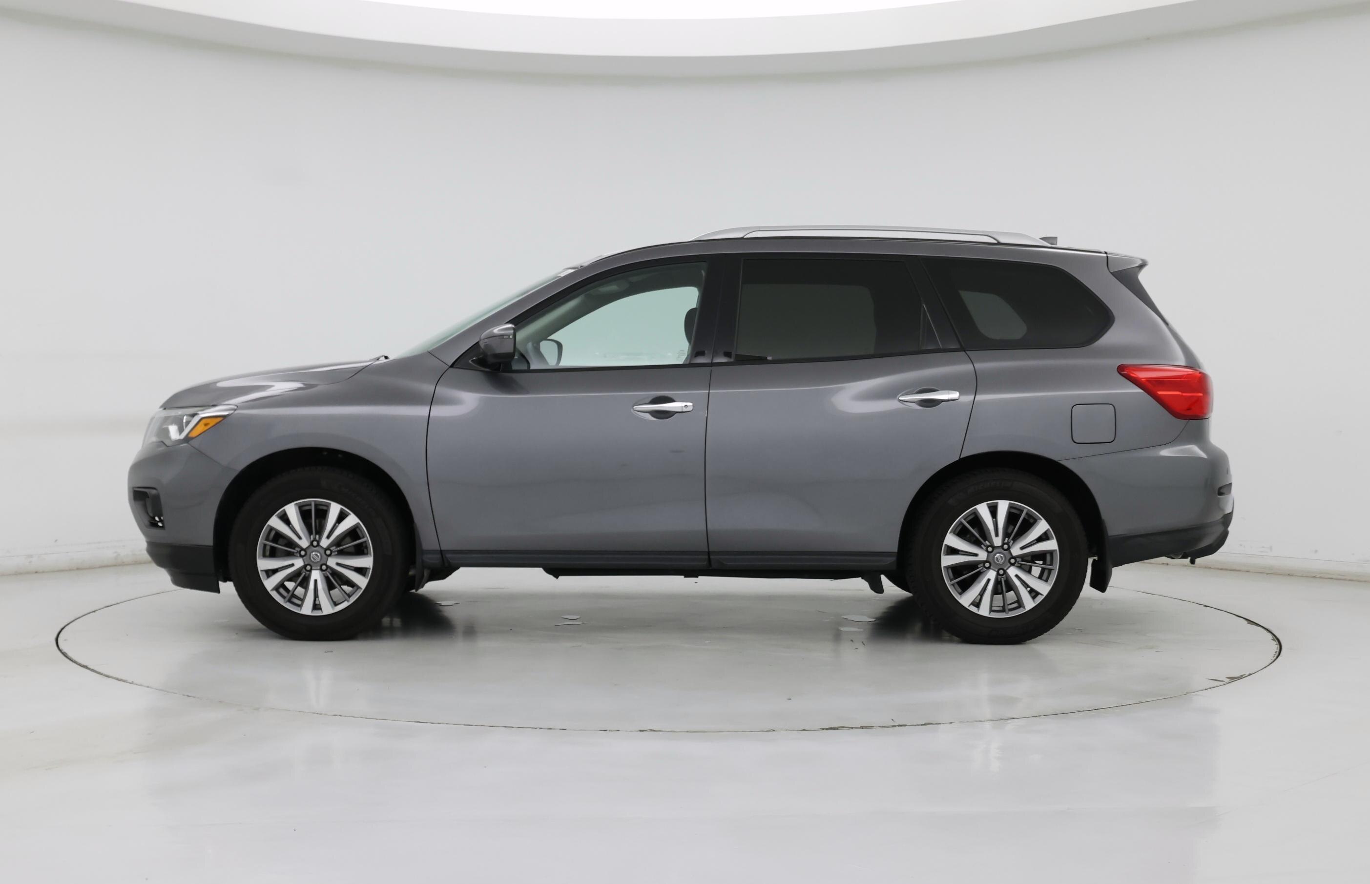 Thumbnail: 2019 Nissan Pathfinder - 3