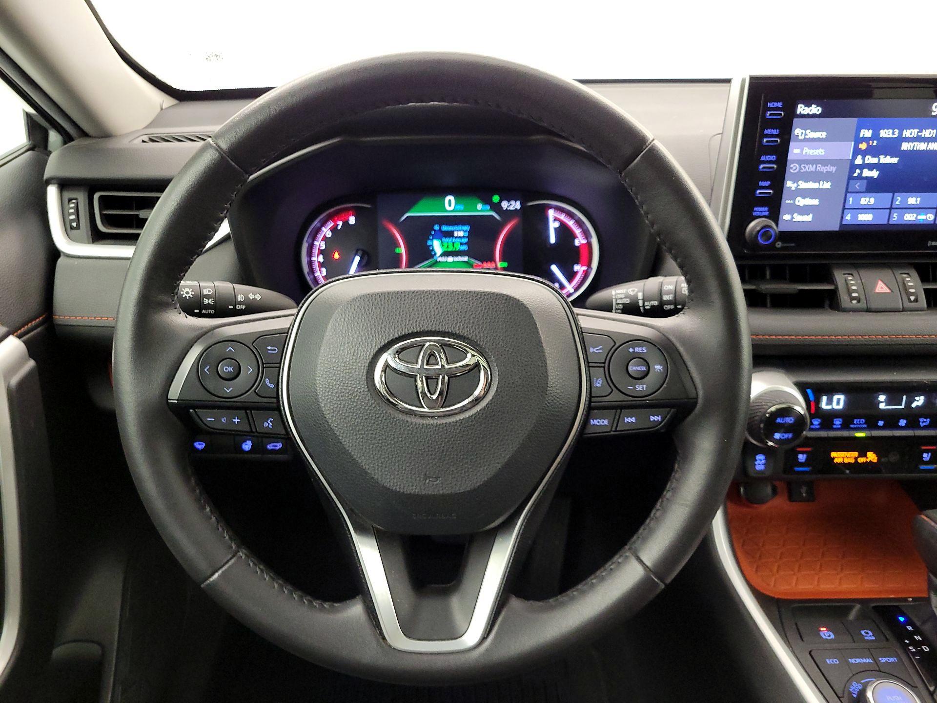 Thumbnail: 2020 Toyota RAV4 - 10