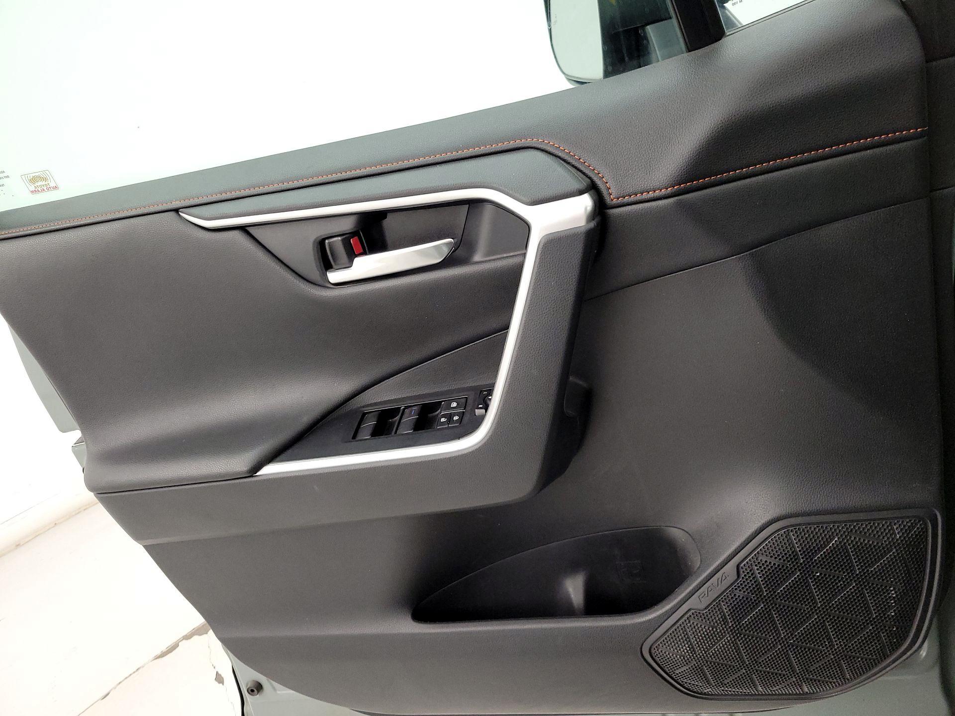 Thumbnail: 2020 Toyota RAV4 - 12