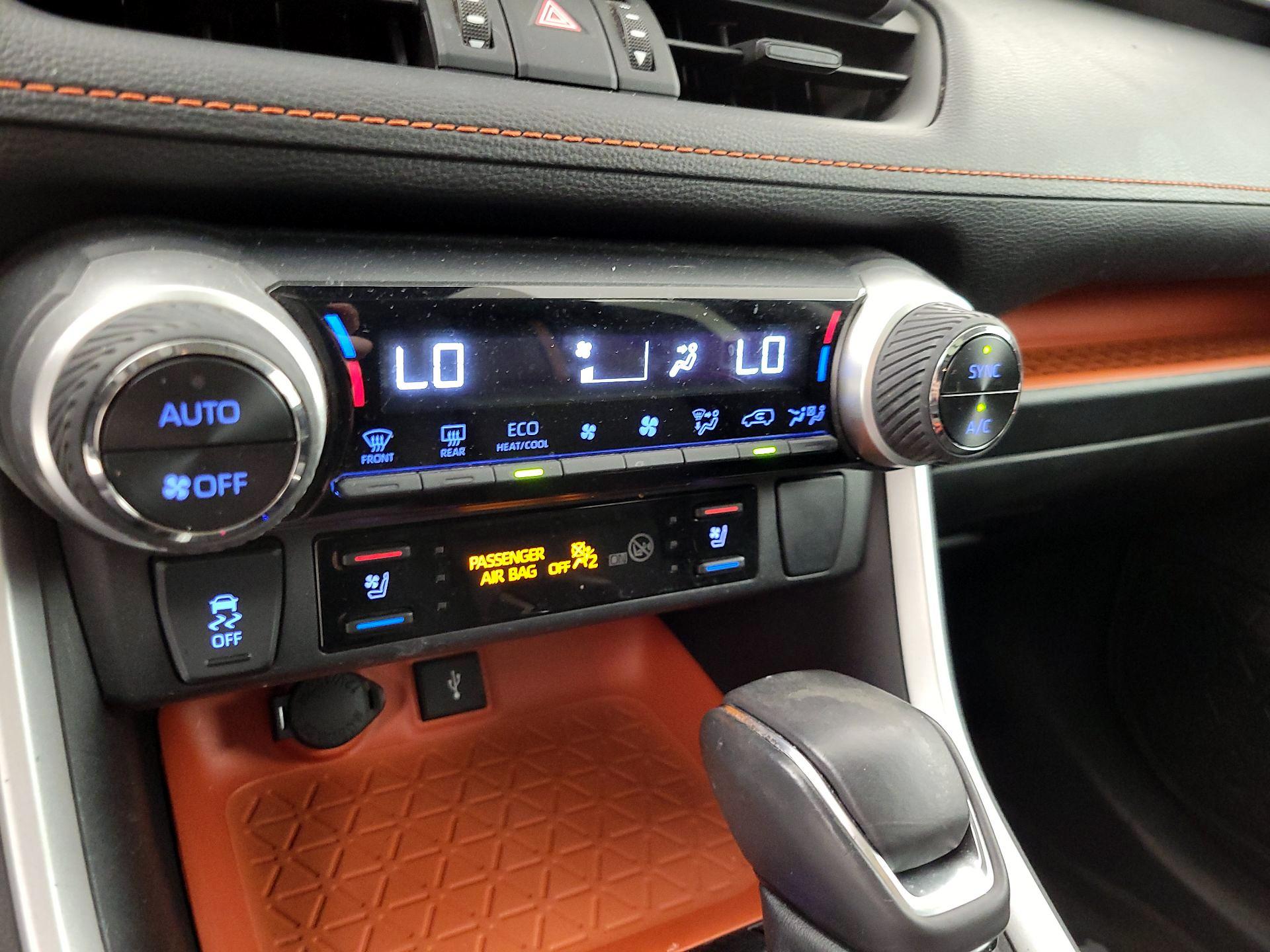 Thumbnail: 2020 Toyota RAV4 - 16