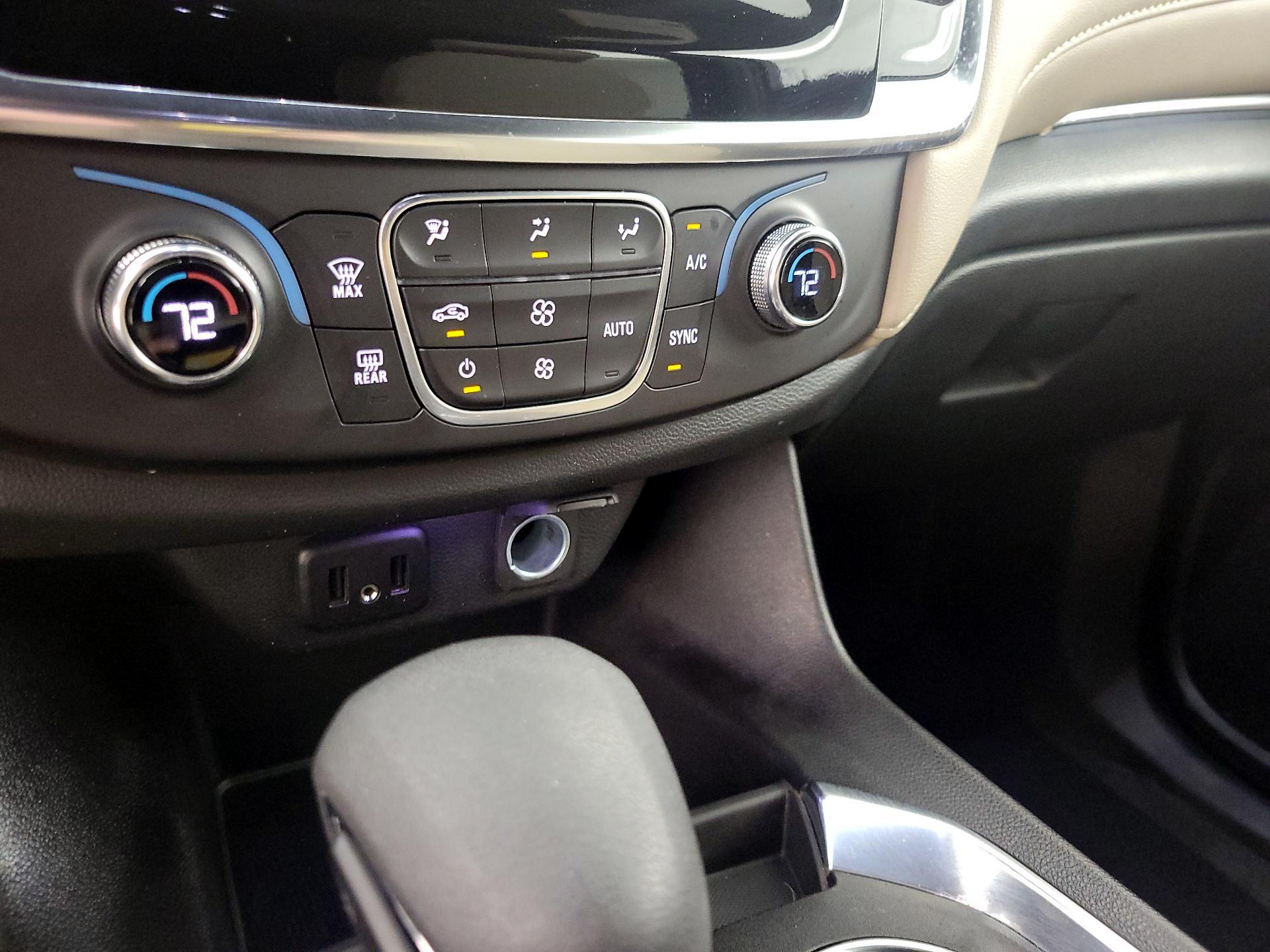 Thumbnail: 2023 Chevrolet Traverse - 16