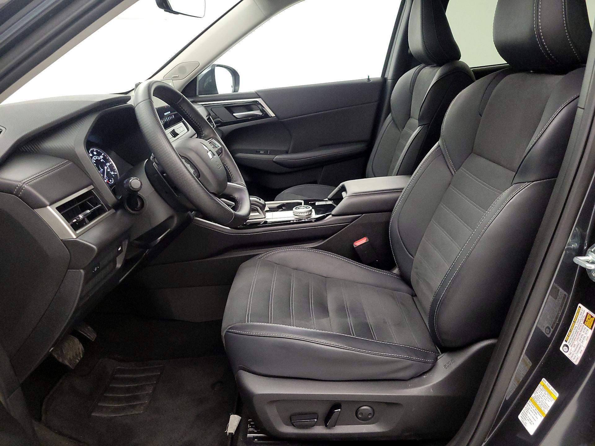 Thumbnail: 2025 Mitsubishi Outlander - 11
