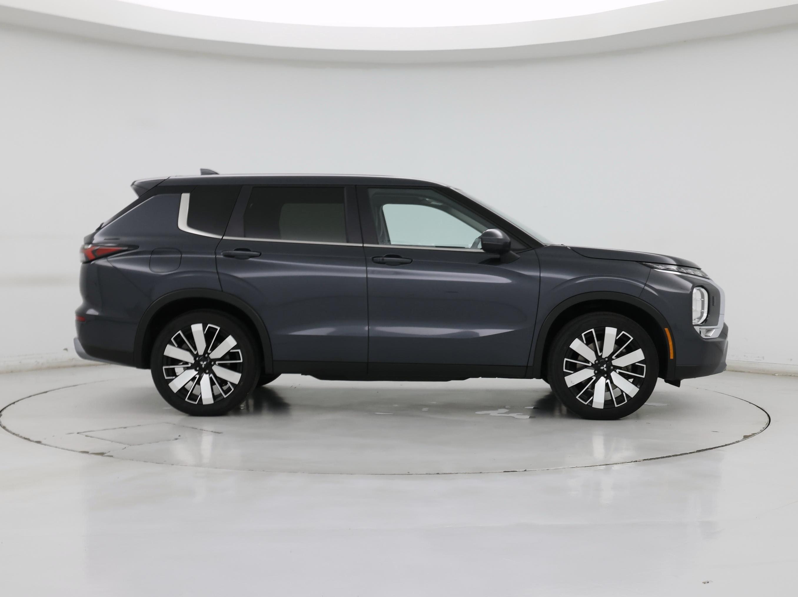 Thumbnail: 2025 Mitsubishi Outlander - 7