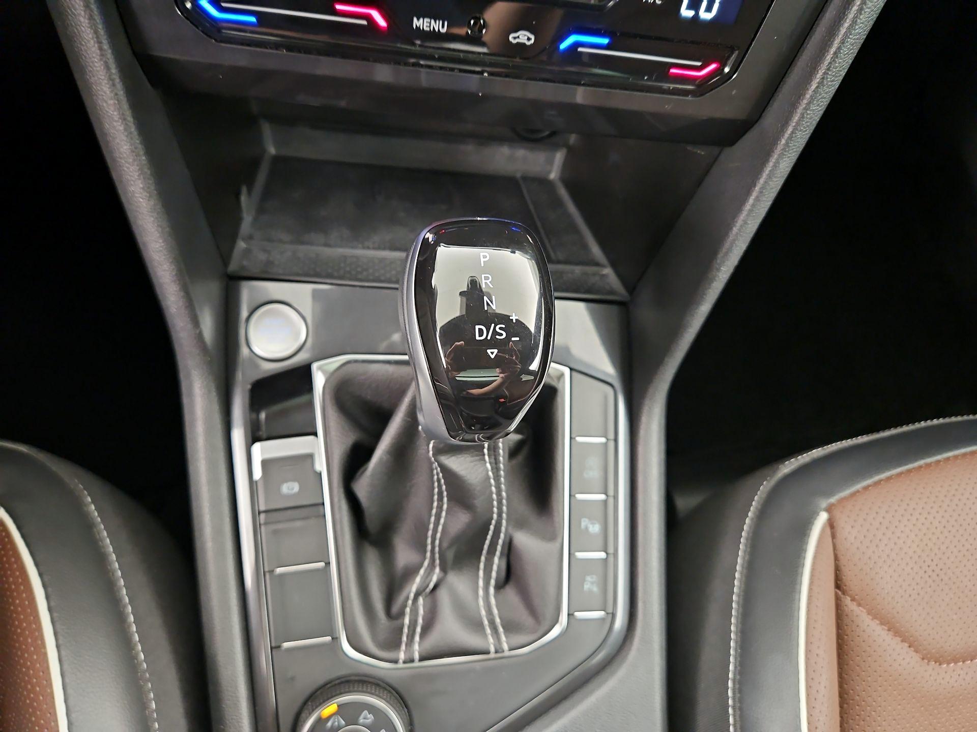 Thumbnail: 2024 Volkswagen Tiguan - 18