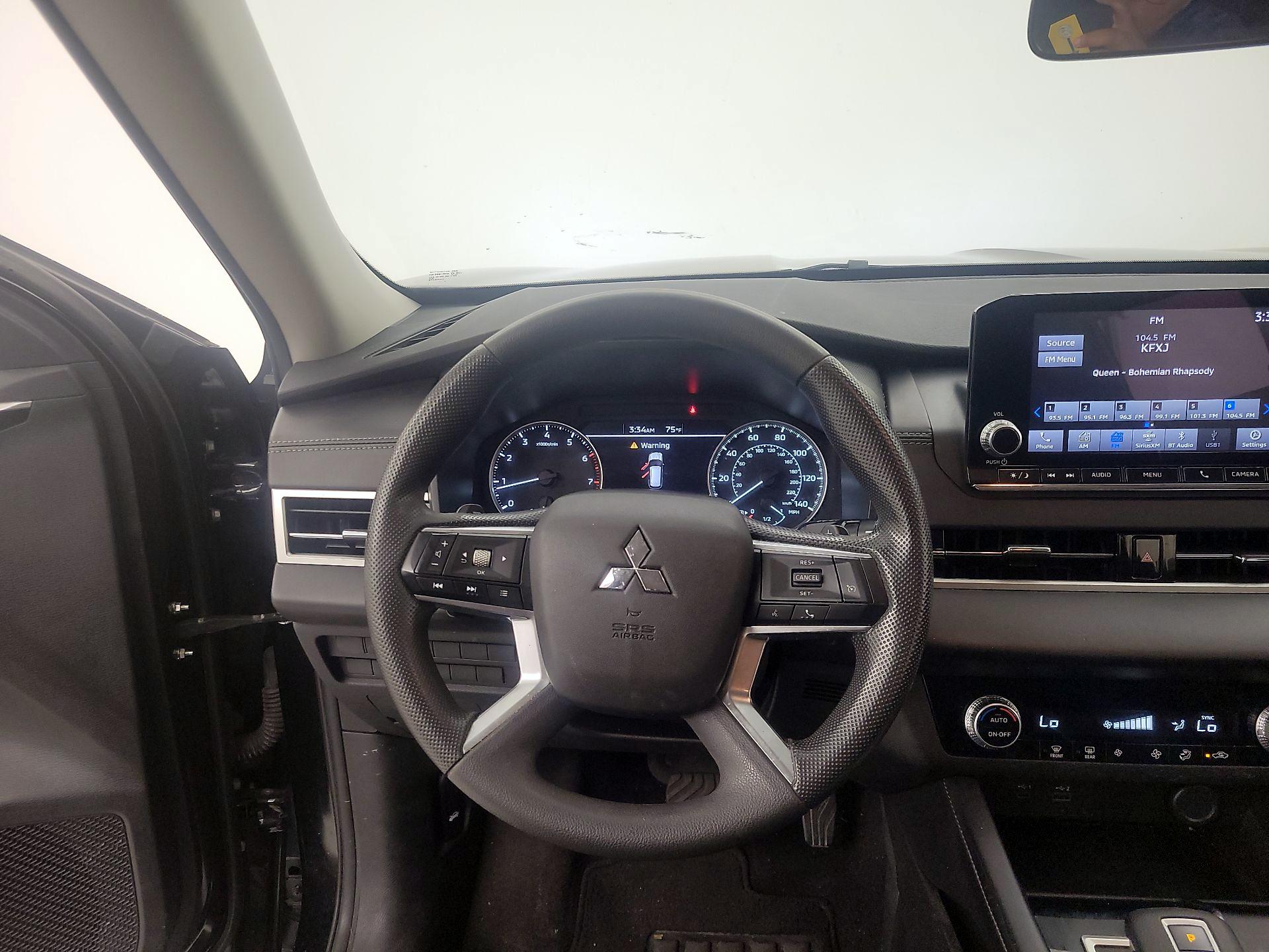 Thumbnail: 2024 Mitsubishi Outlander - 10