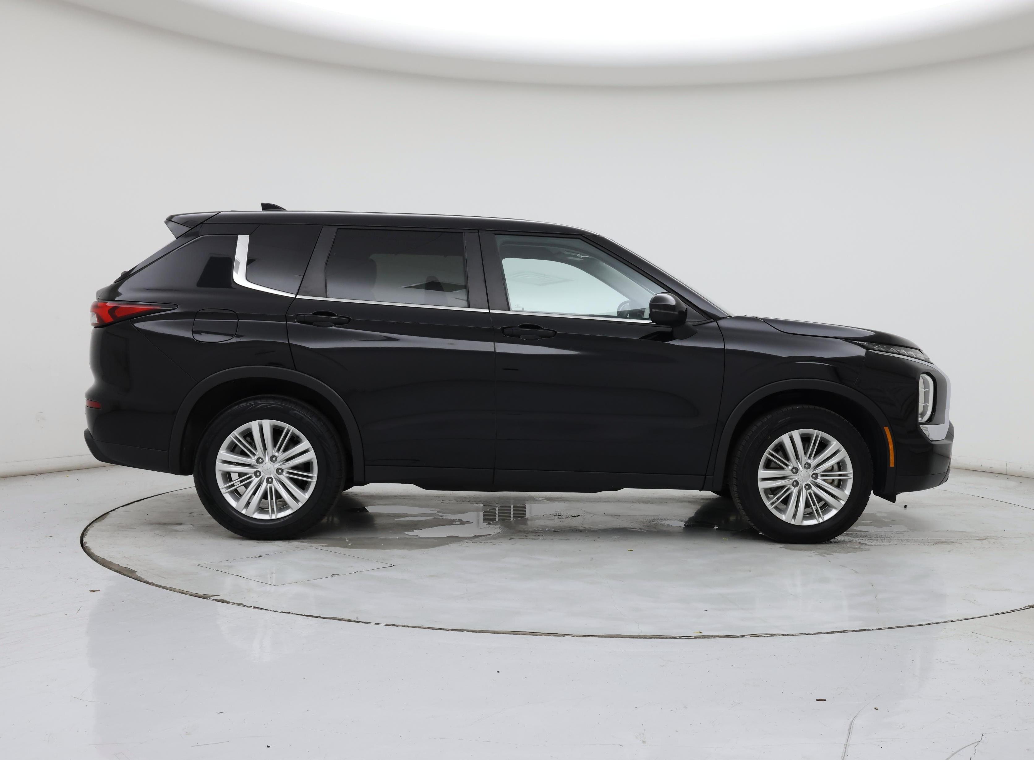 Thumbnail: 2024 Mitsubishi Outlander - 7