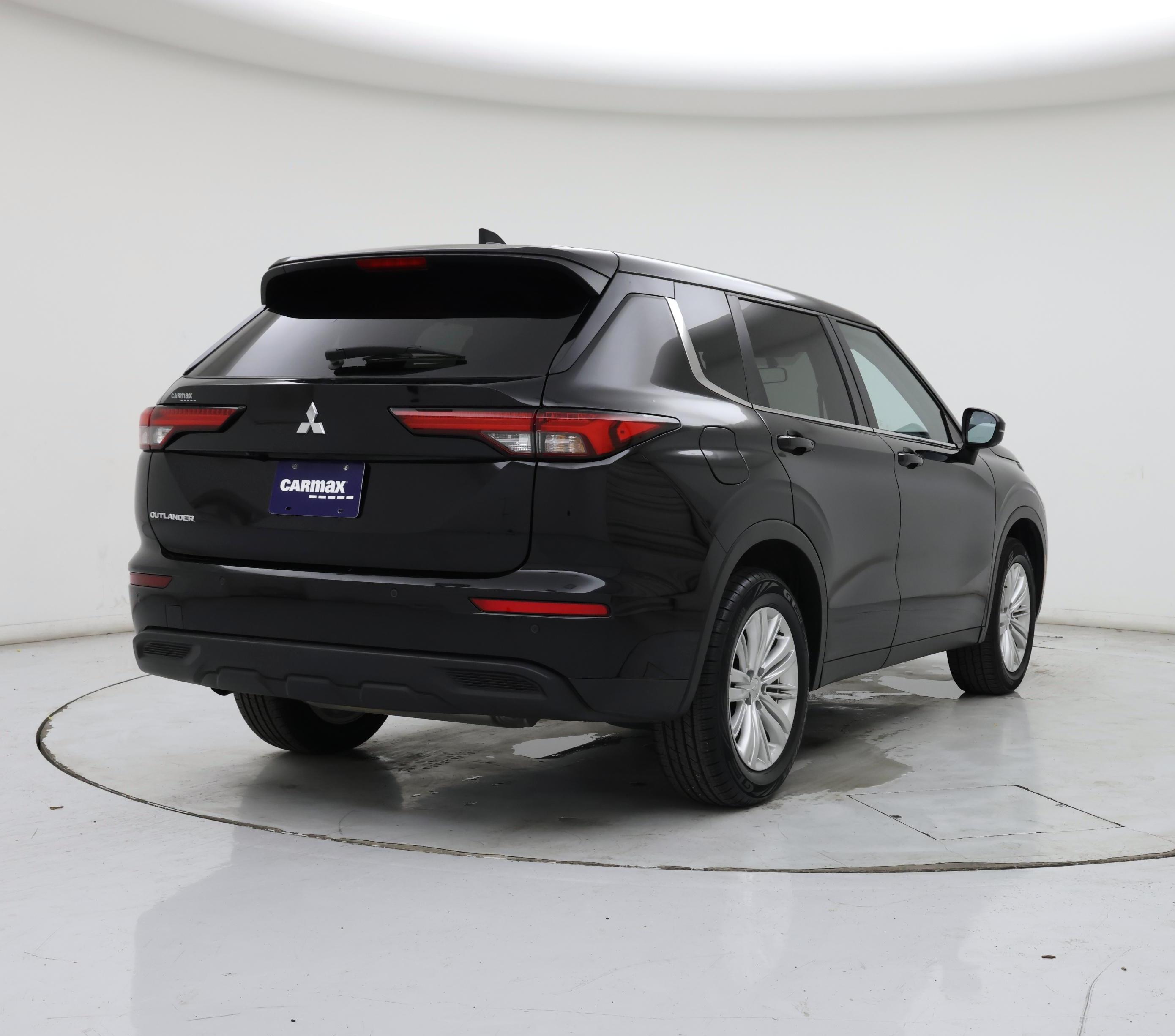 Thumbnail: 2024 Mitsubishi Outlander - 8