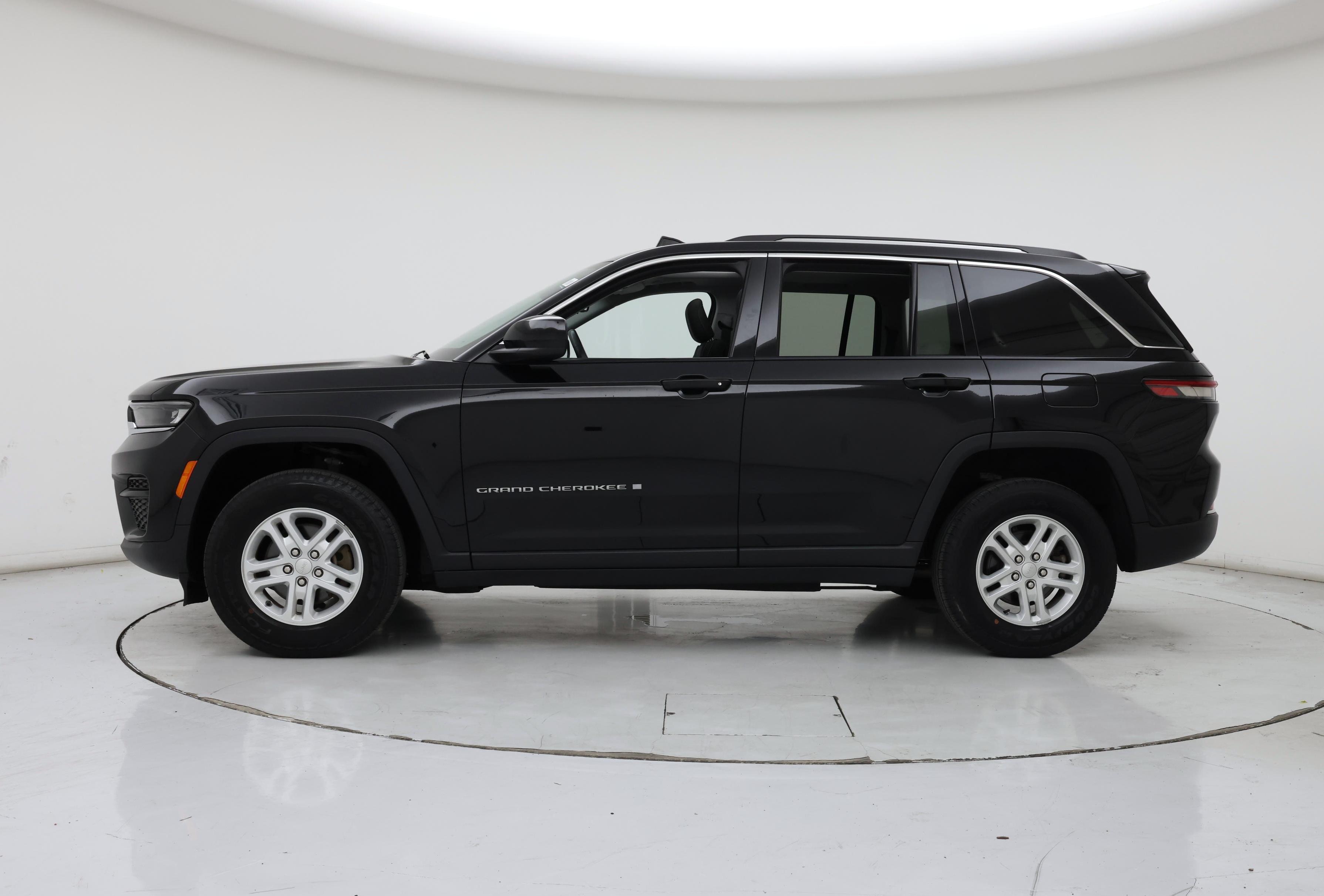 Thumbnail: 2023 Jeep Grand Cherokee - 3