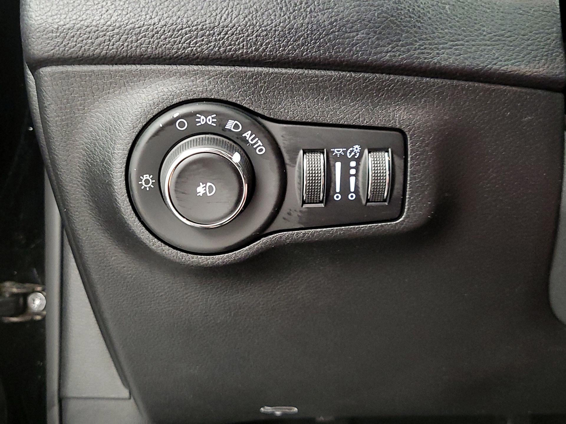 Thumbnail: 2018 Jeep Compass - 13