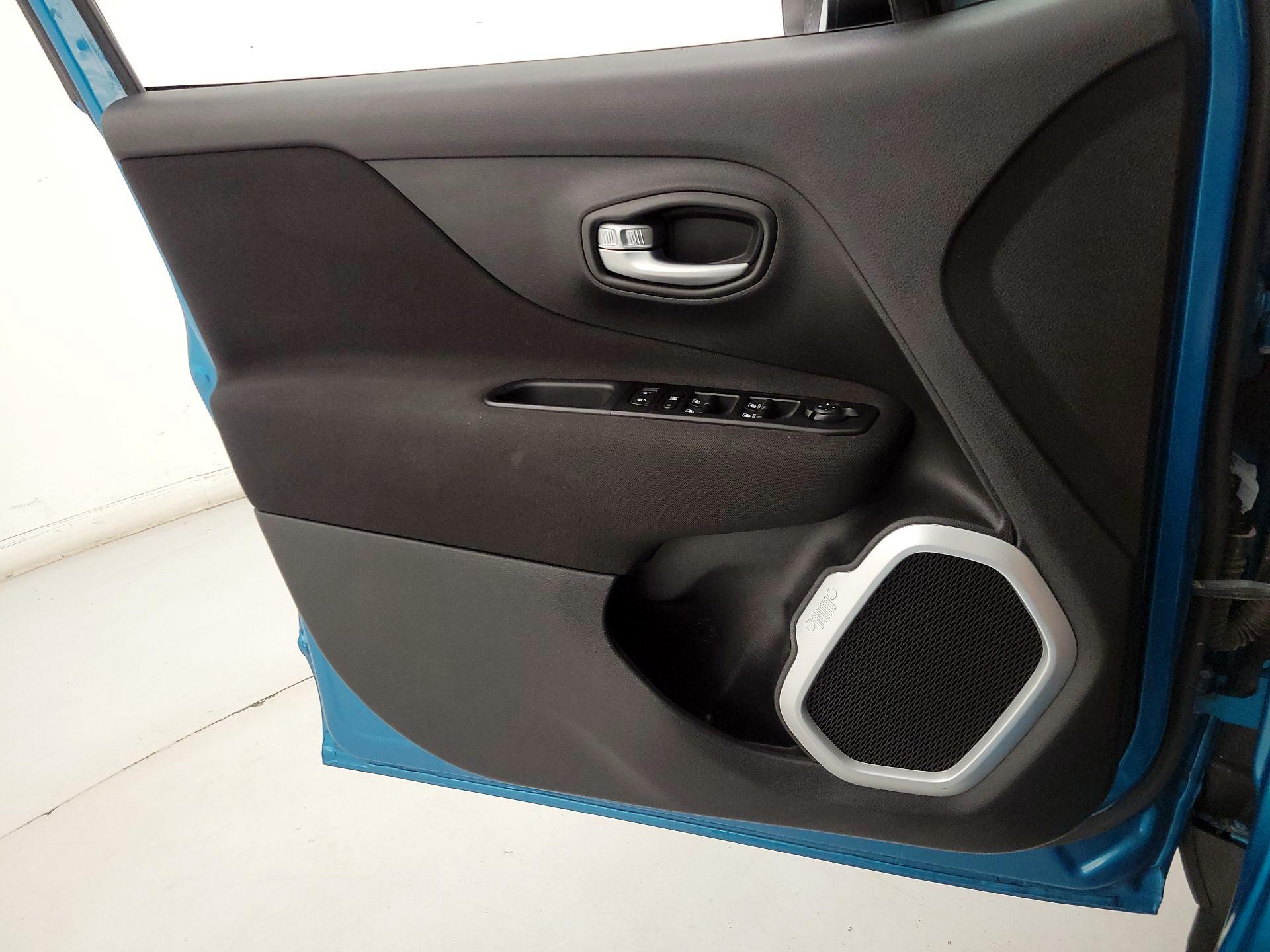 Thumbnail: 2021 Jeep Renegade - 12