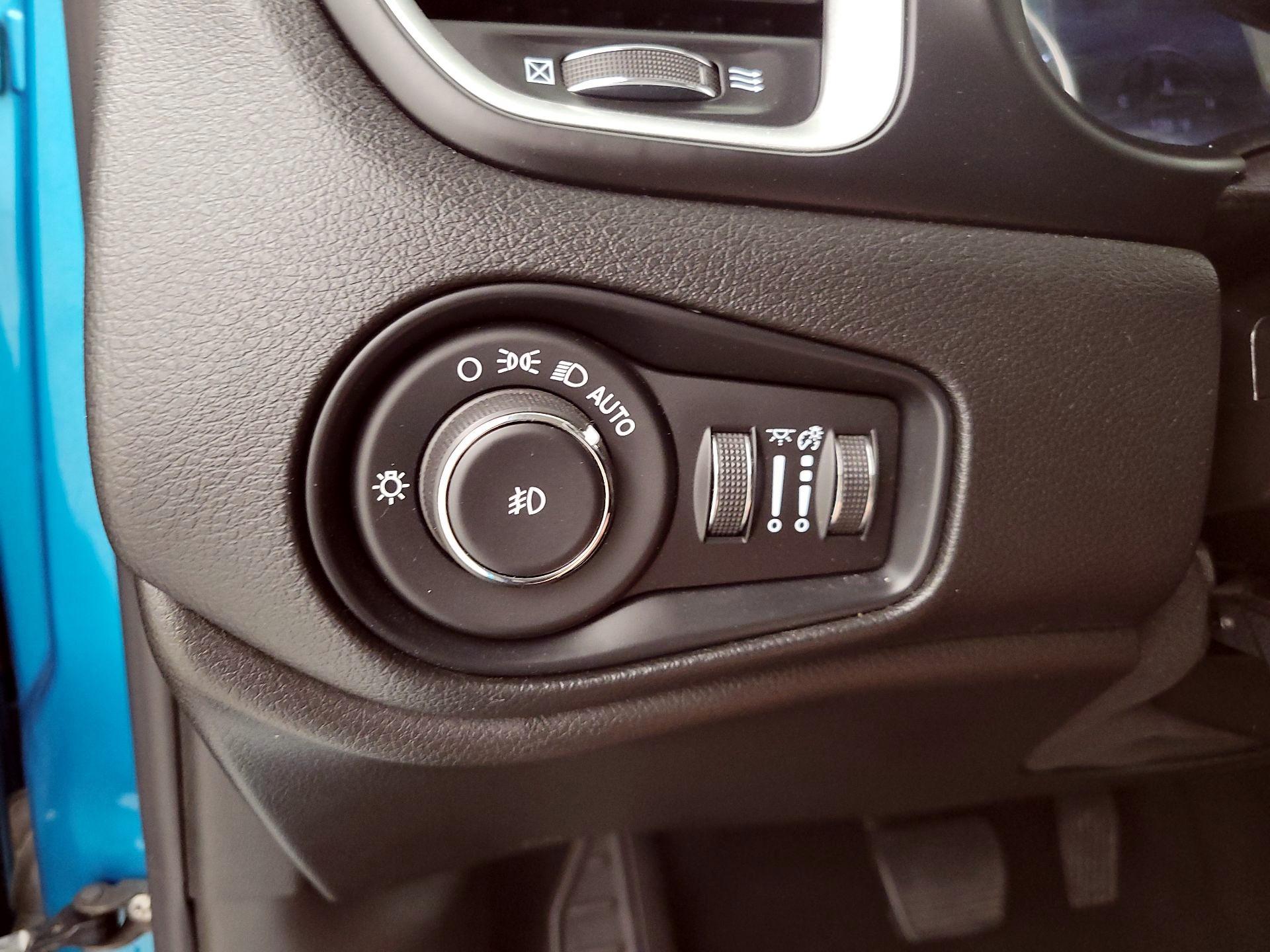 Thumbnail: 2021 Jeep Renegade - 13