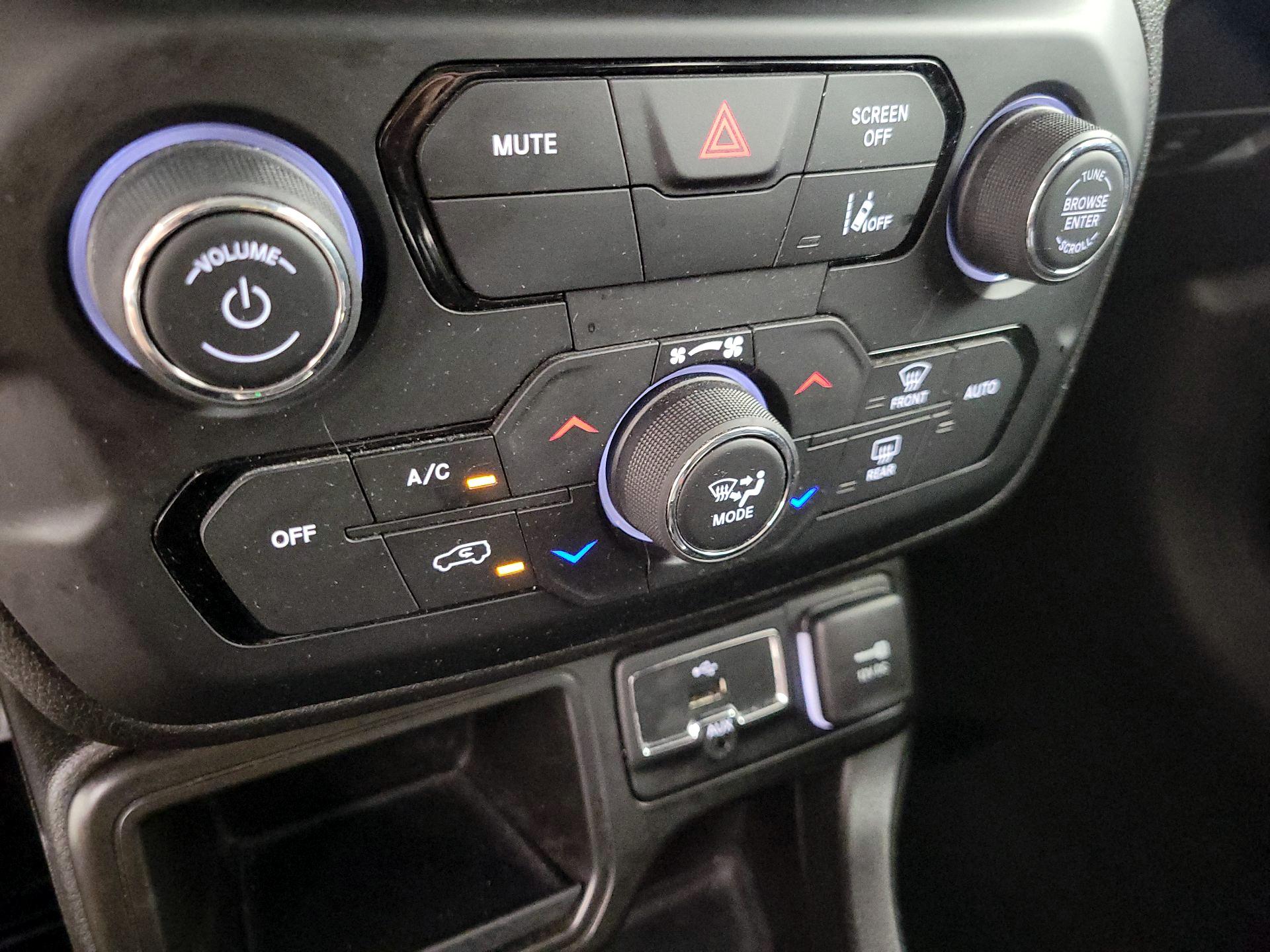 Thumbnail: 2021 Jeep Renegade - 16