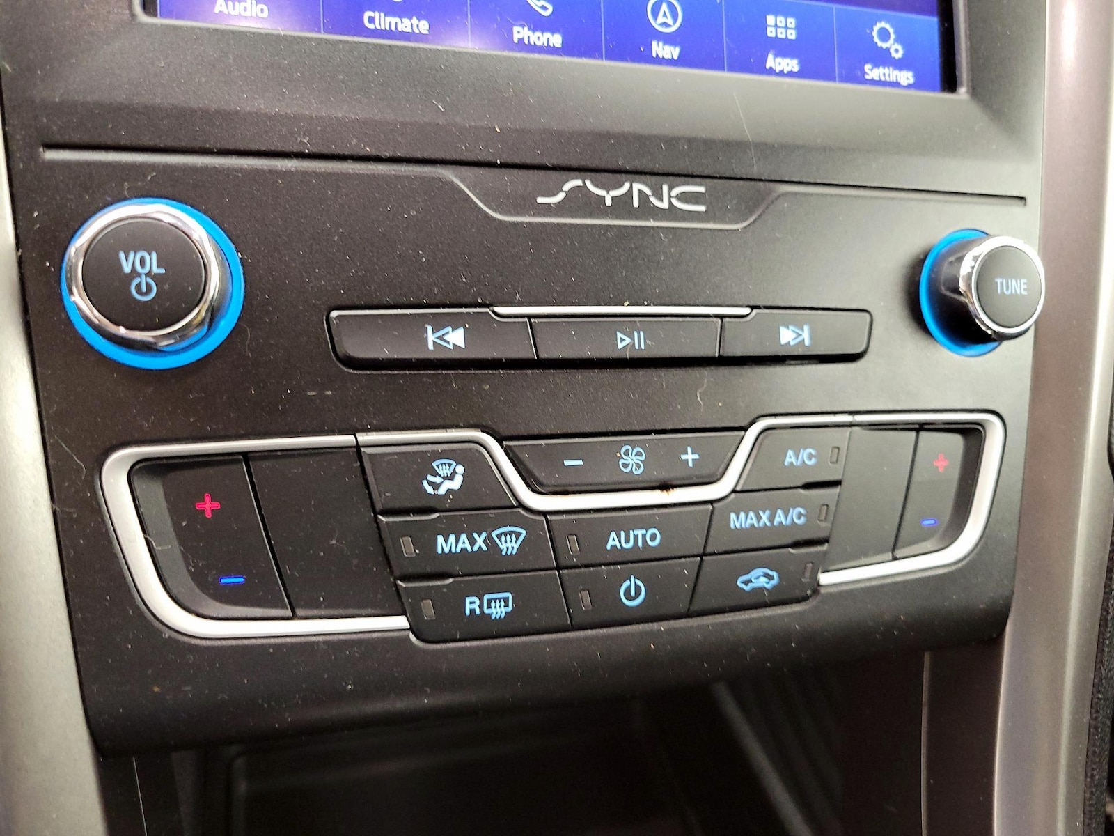 2019 Ford Fusion SE - Photo 18