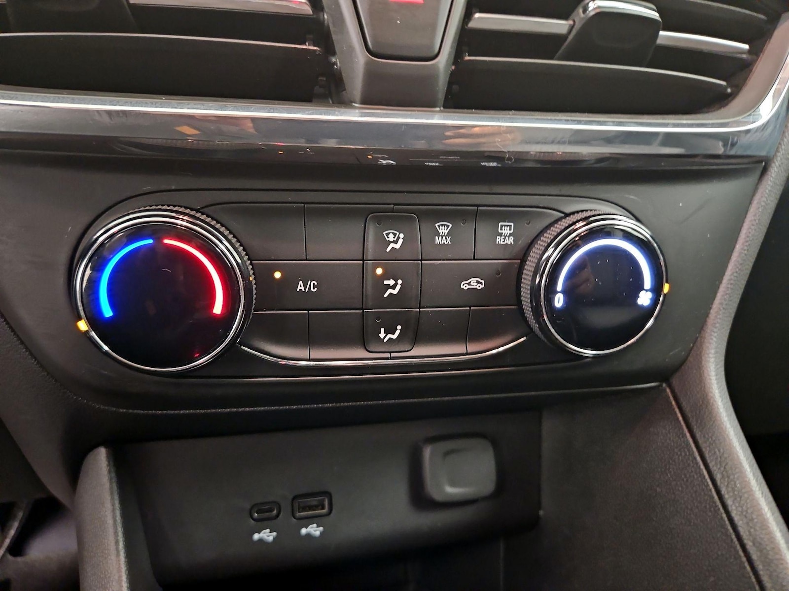 2025 Buick Encore GX Preferred - Photo 17