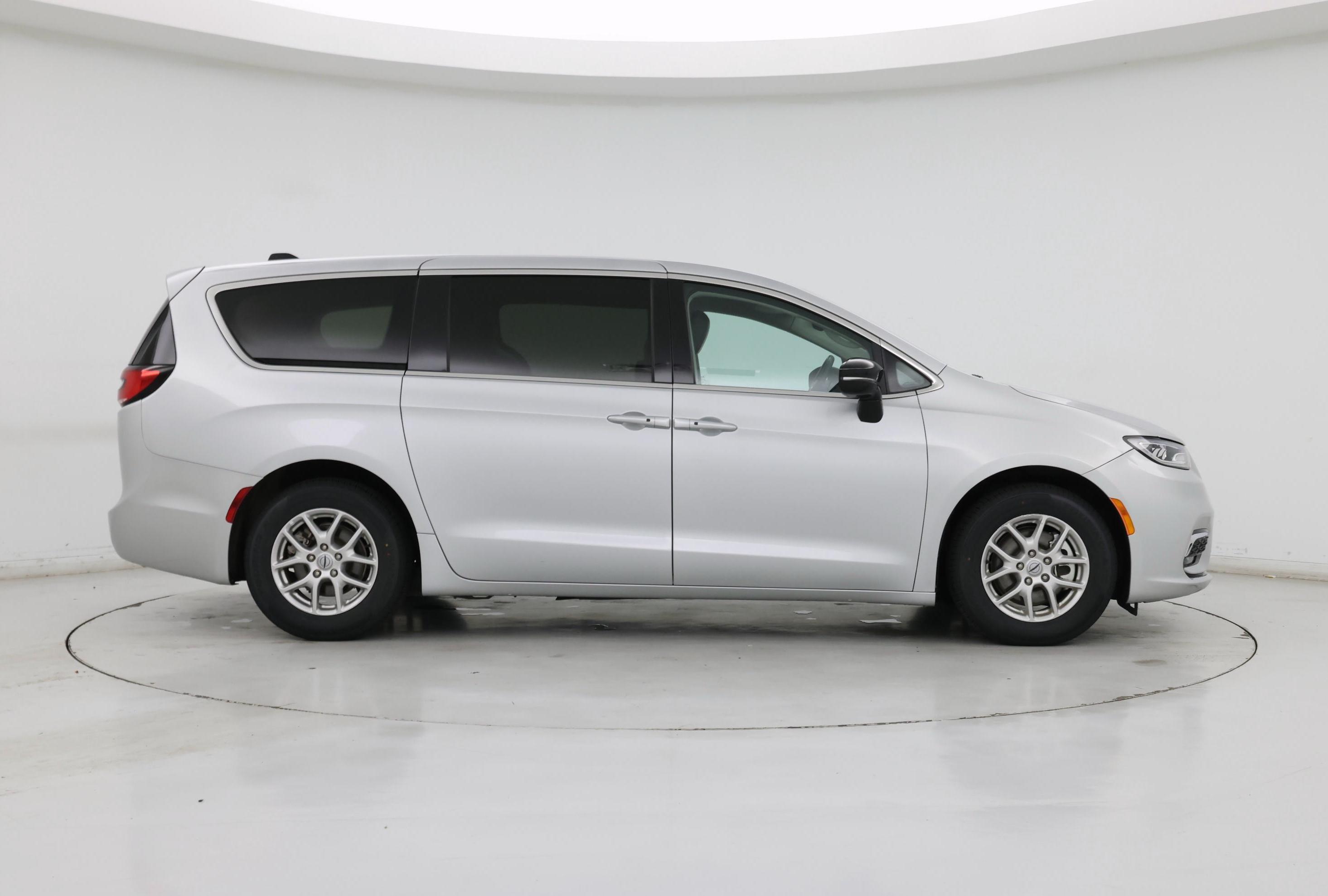 Thumbnail: 2024 Chrysler Pacifica - 7