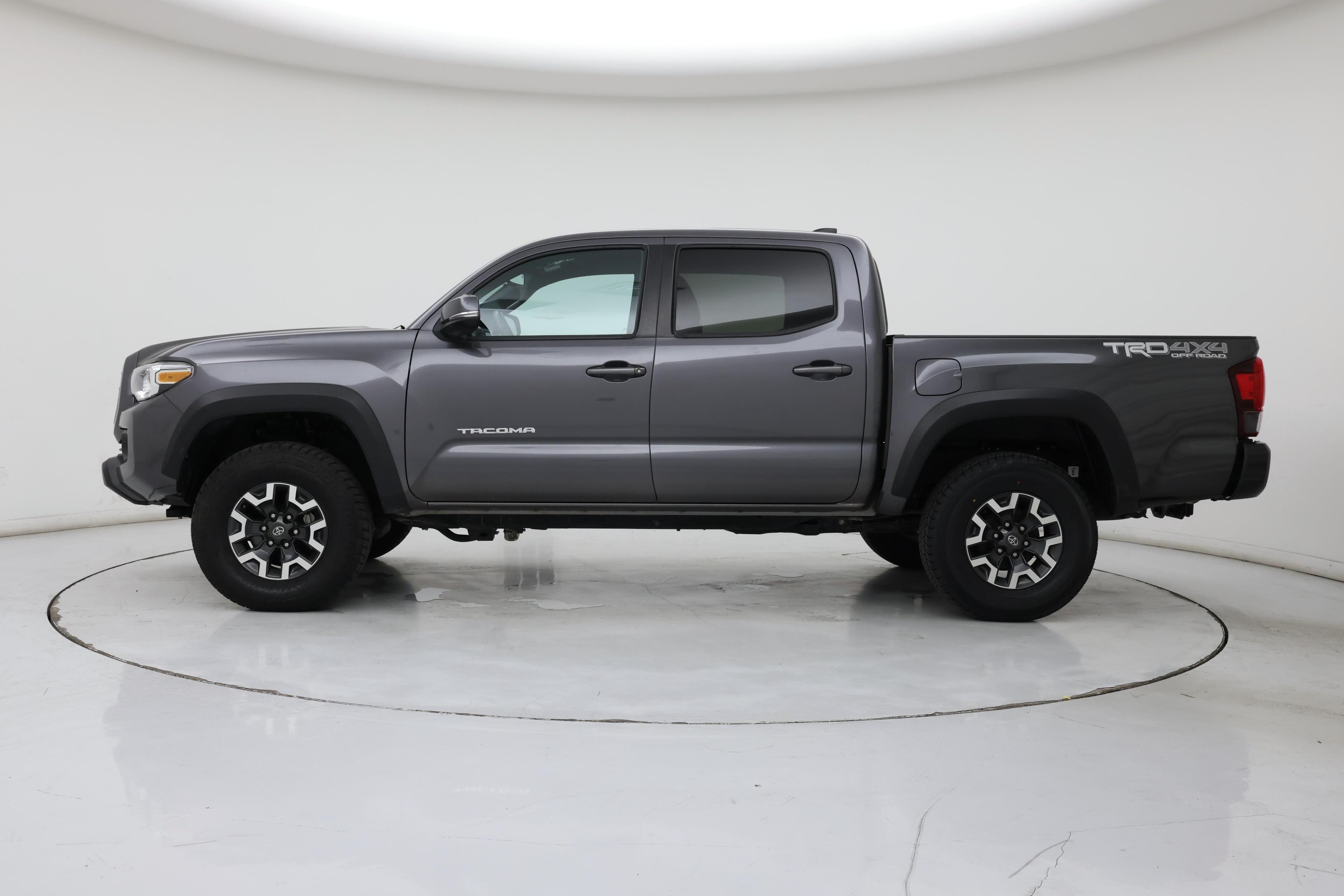 Thumbnail: 2021 Toyota Tacoma - 3