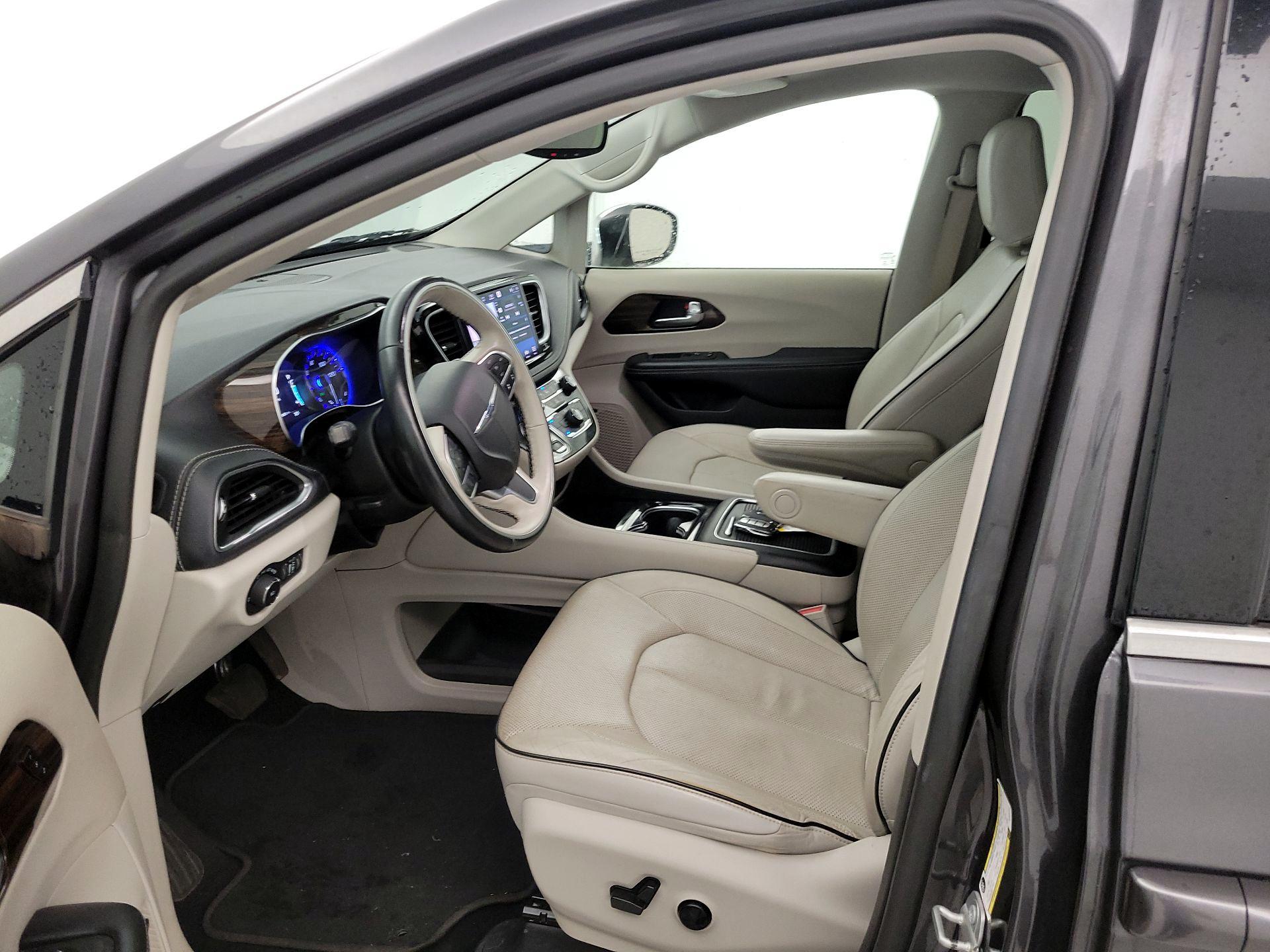 Thumbnail: 2021 Chrysler Pacifica - 11