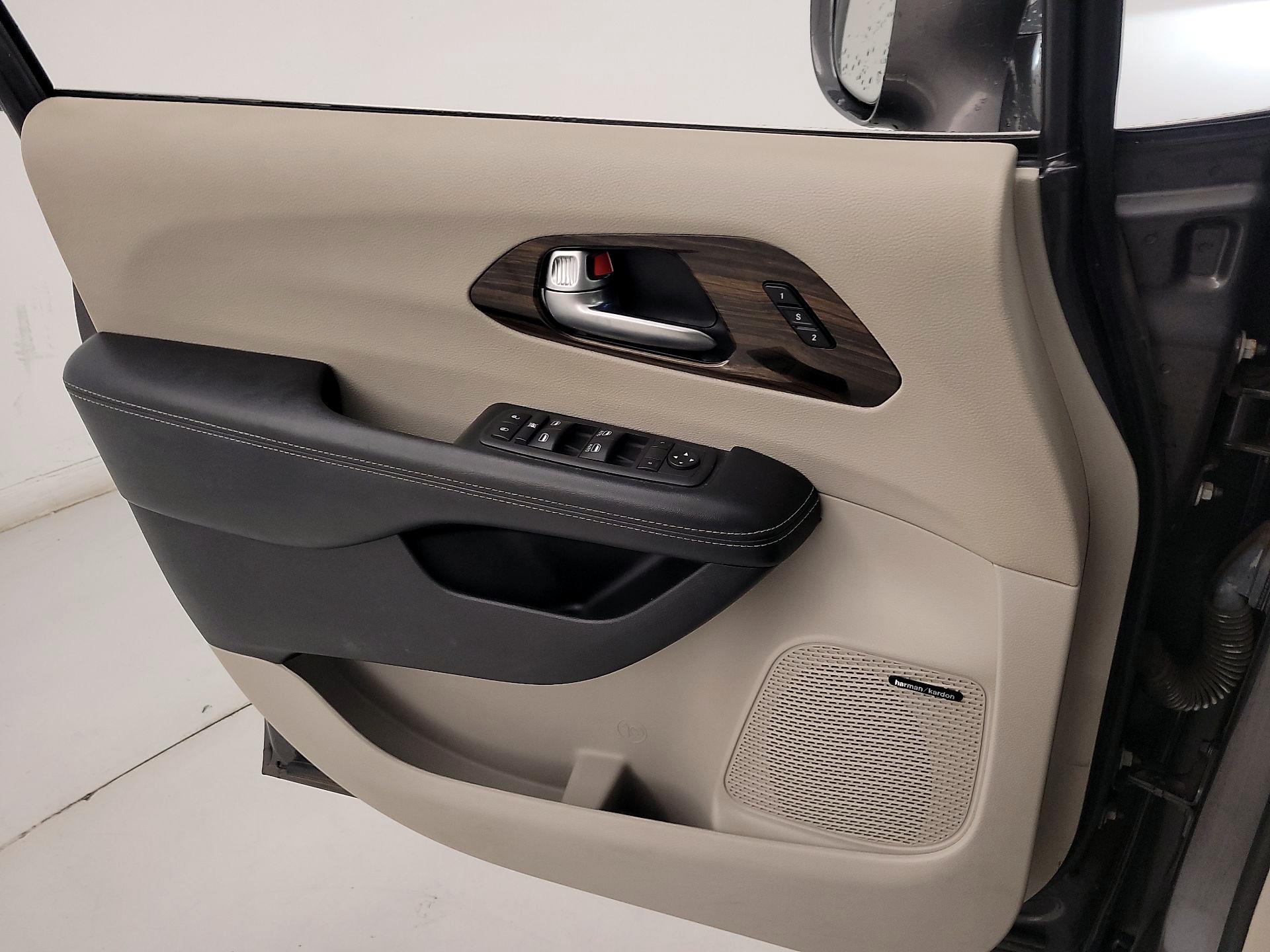 Thumbnail: 2021 Chrysler Pacifica - 12