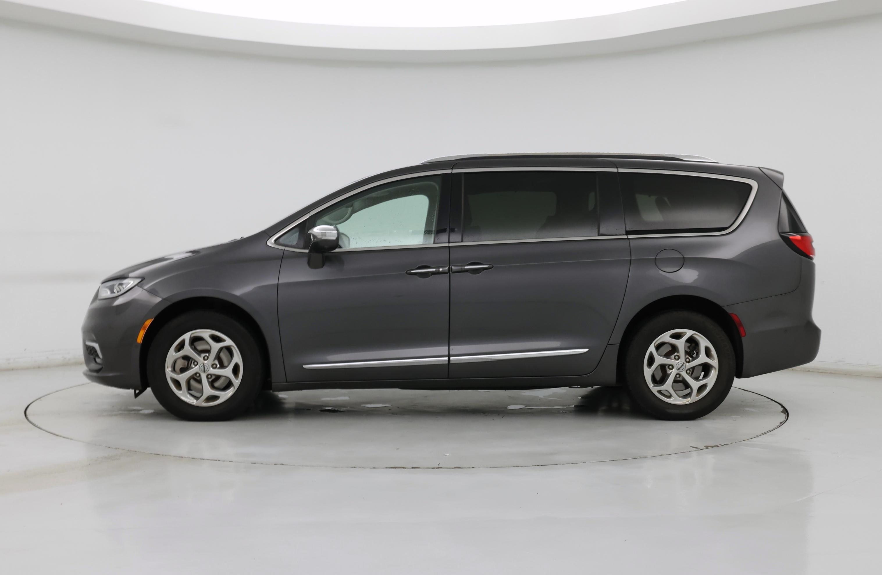 Thumbnail: 2021 Chrysler Pacifica - 3