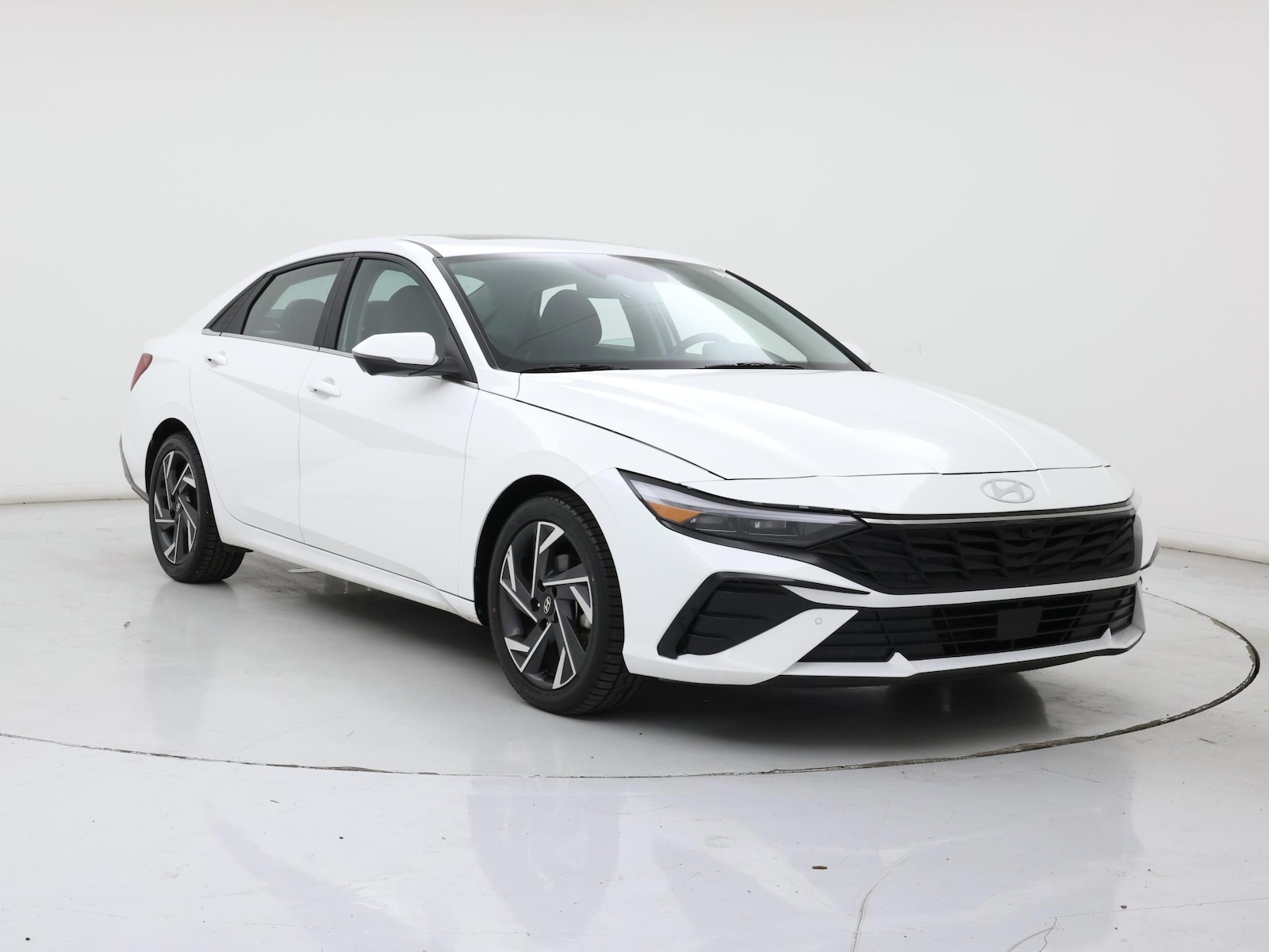 2024 Hyundai Elantra Limited - Photo 2