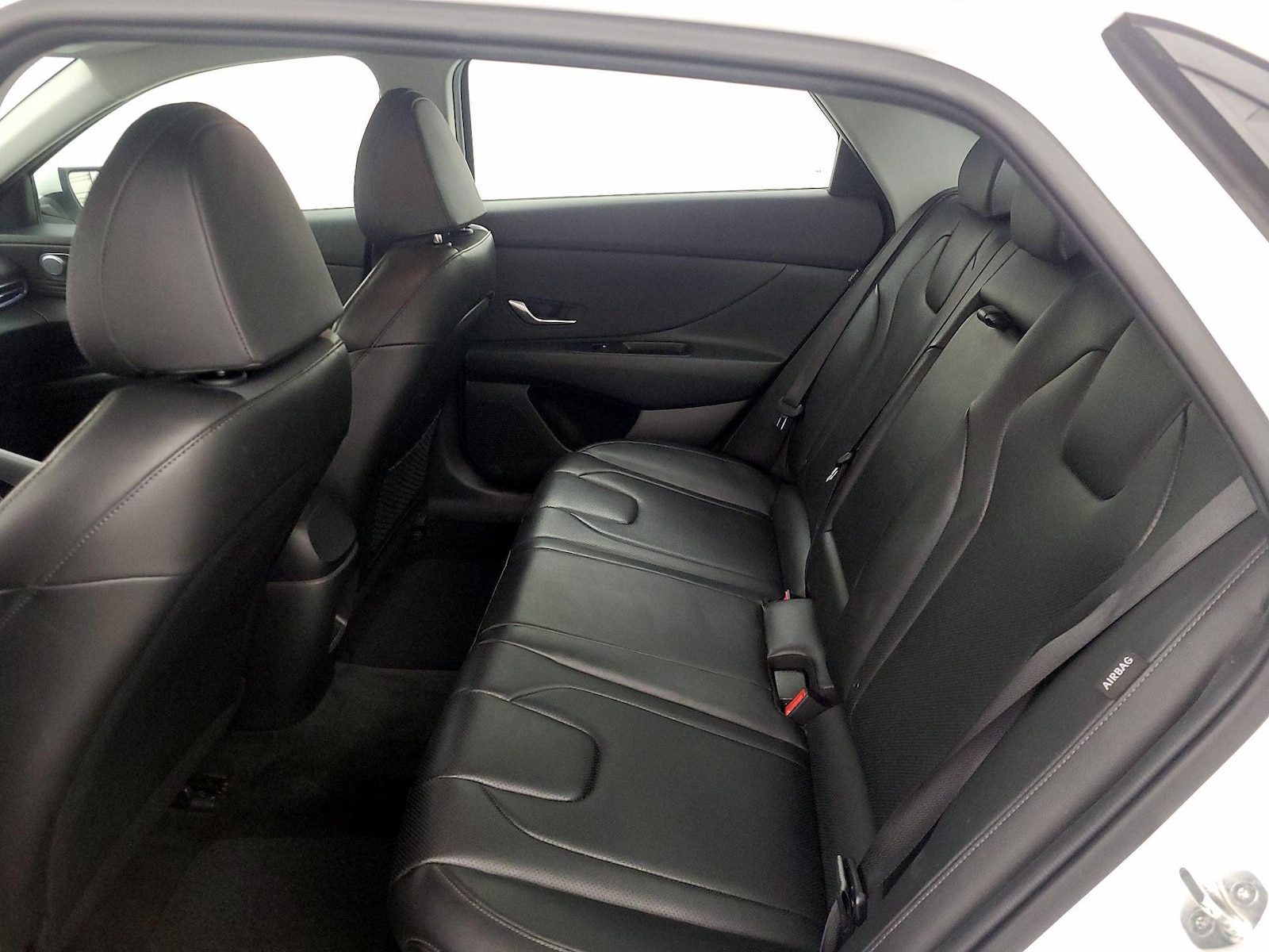 2024 Hyundai Elantra Limited - Photo 22