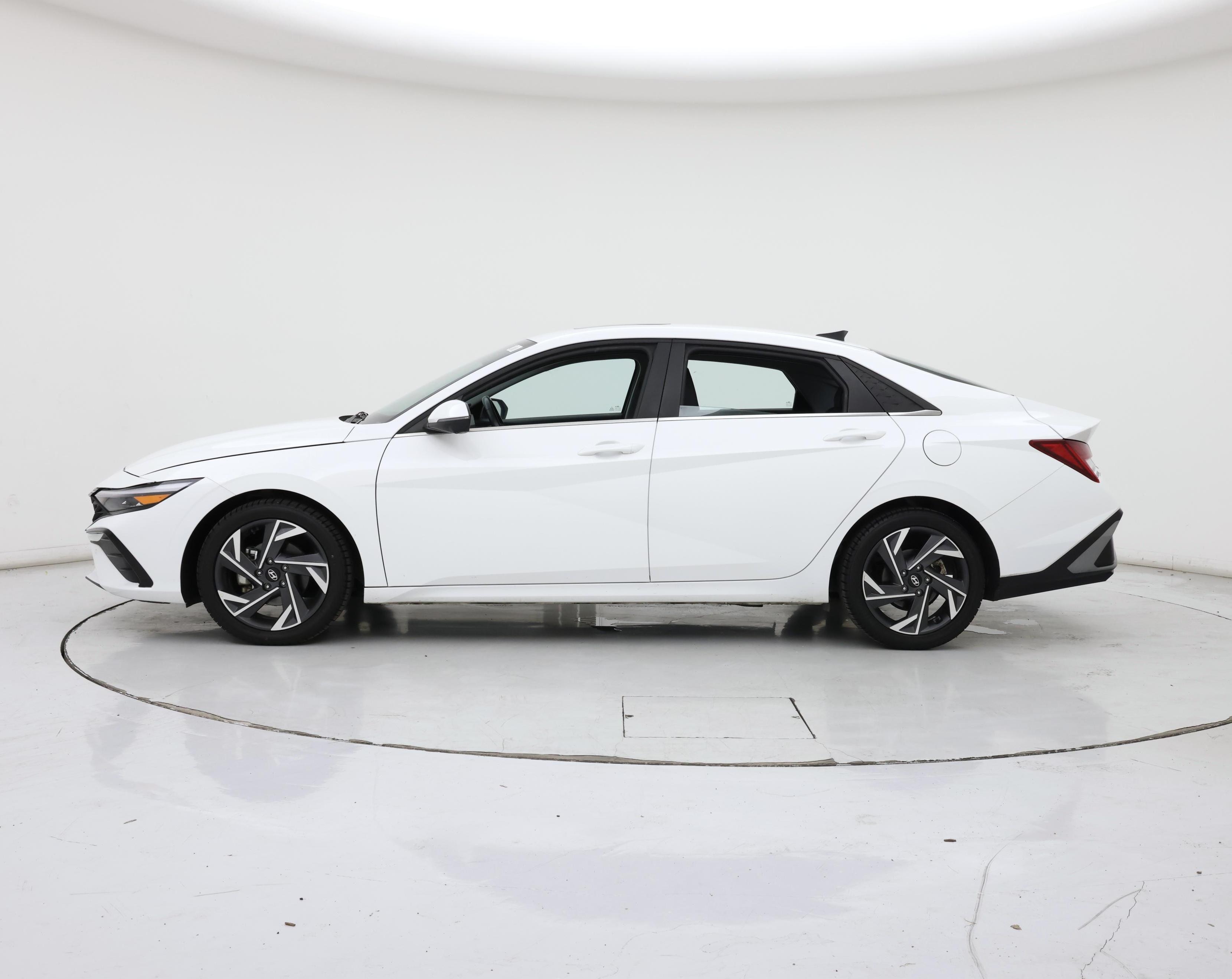 Thumbnail: 2024 Hyundai Elantra - 3