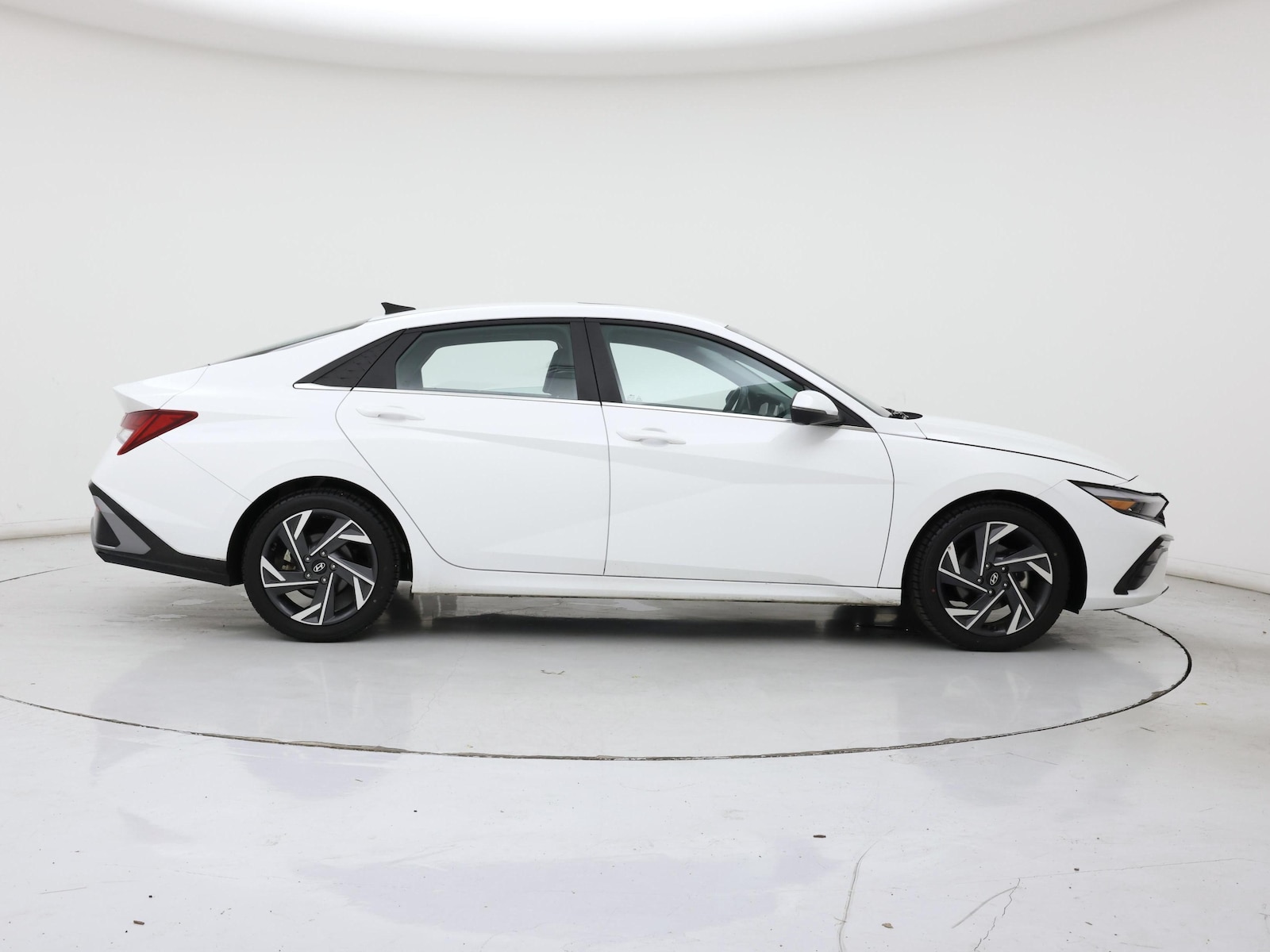 2024 Hyundai Elantra Limited - Photo 8