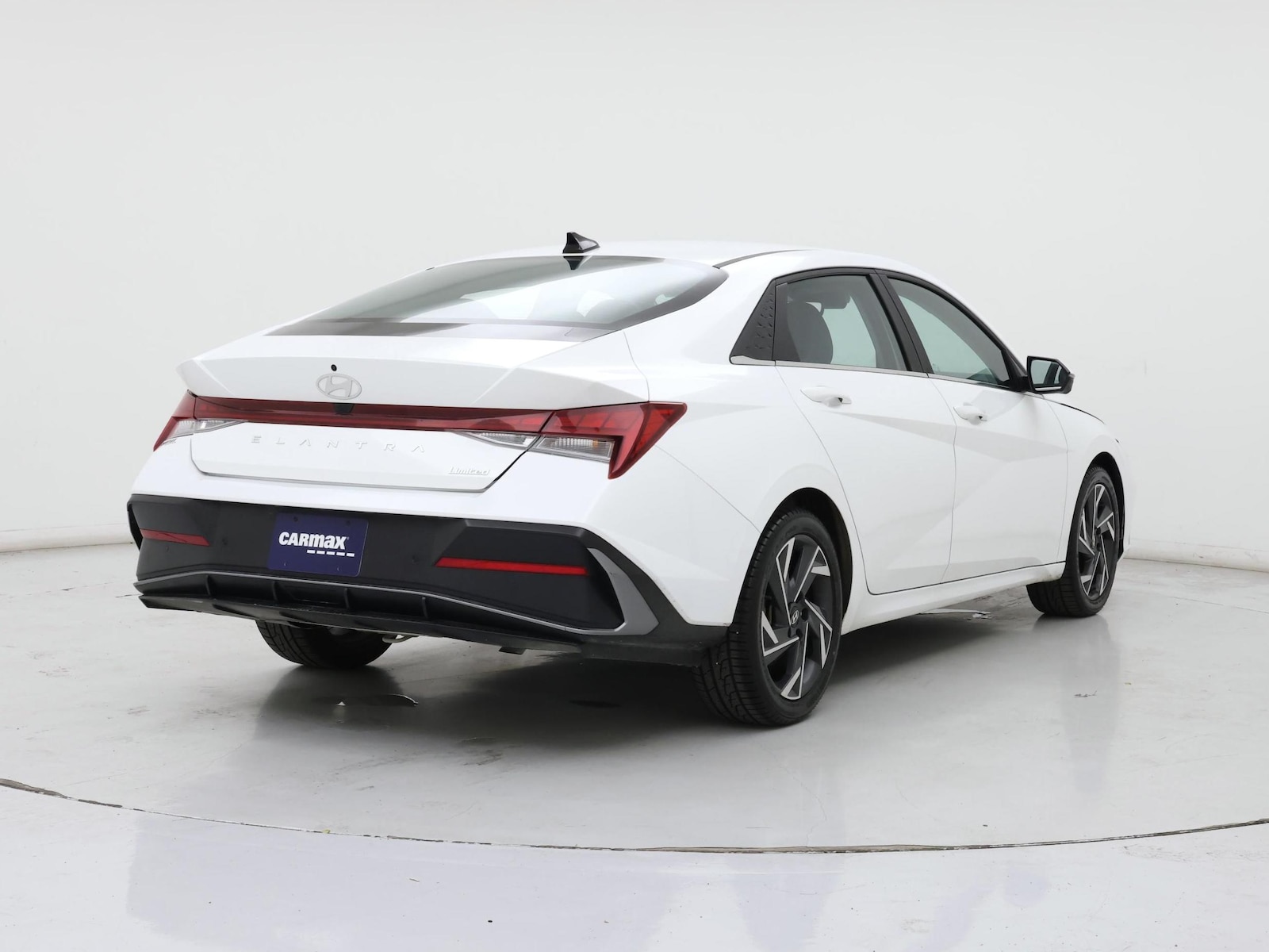 2024 Hyundai Elantra Limited - Photo 9