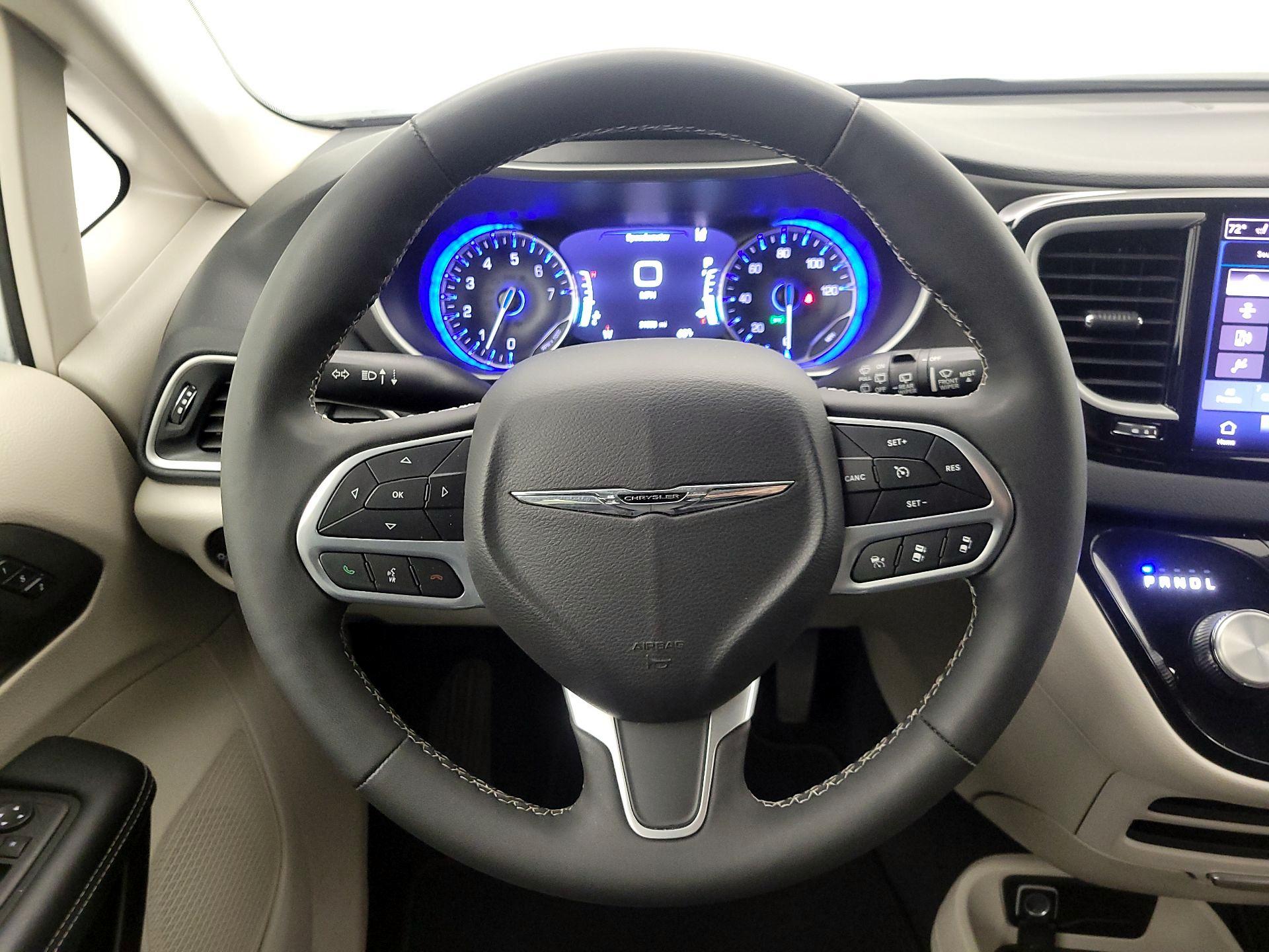 Thumbnail: 2023 Chrysler Pacifica - 10
