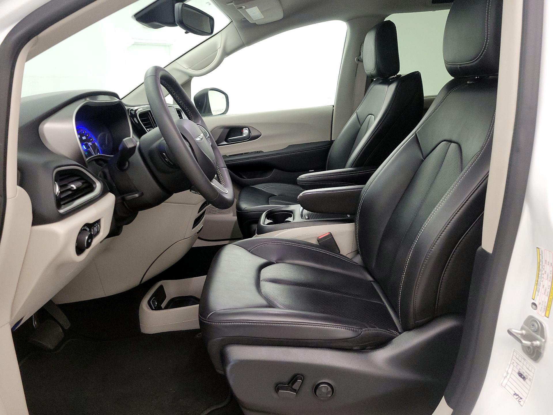 Thumbnail: 2023 Chrysler Pacifica - 11