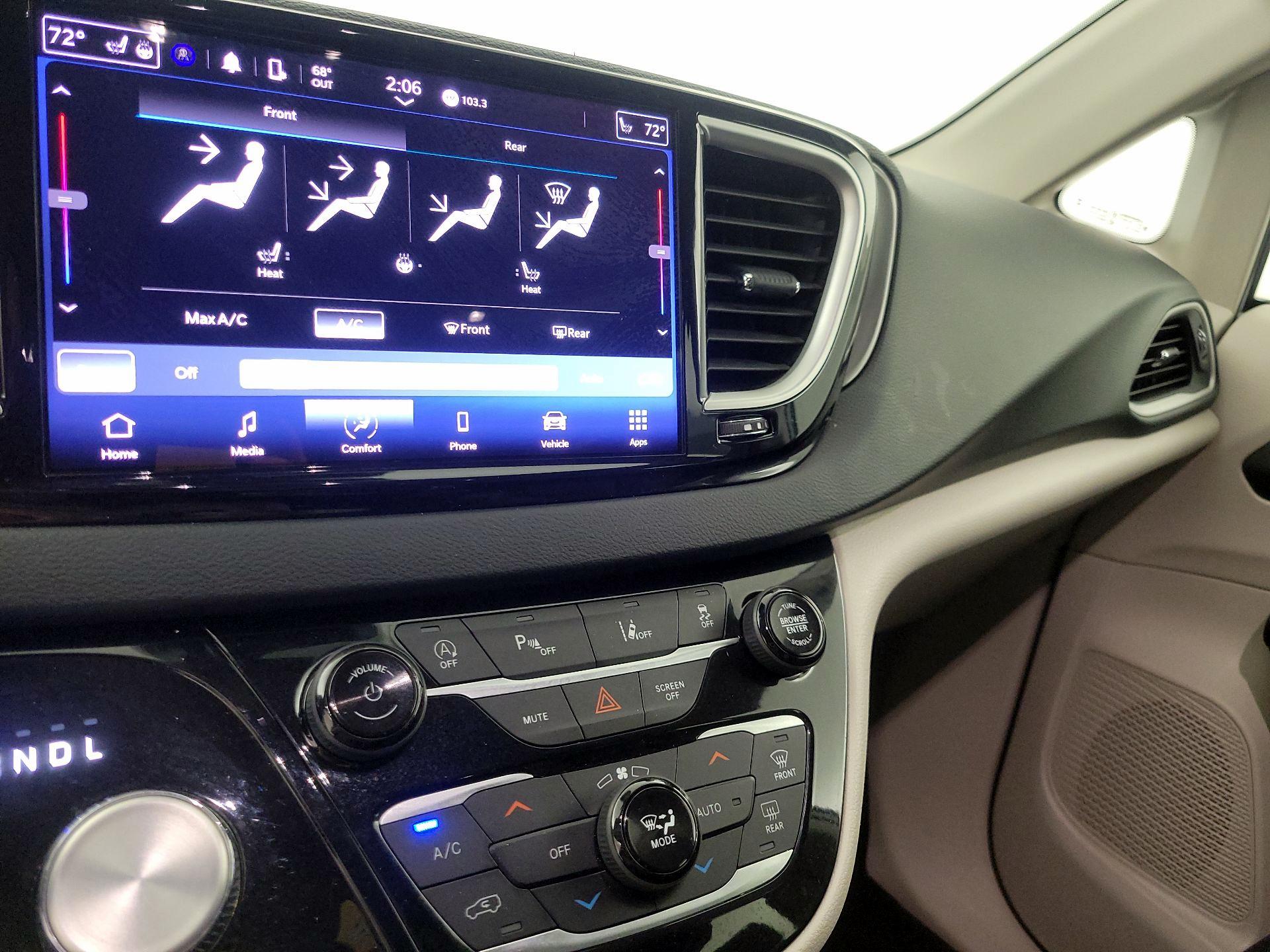 Thumbnail: 2023 Chrysler Pacifica - 16