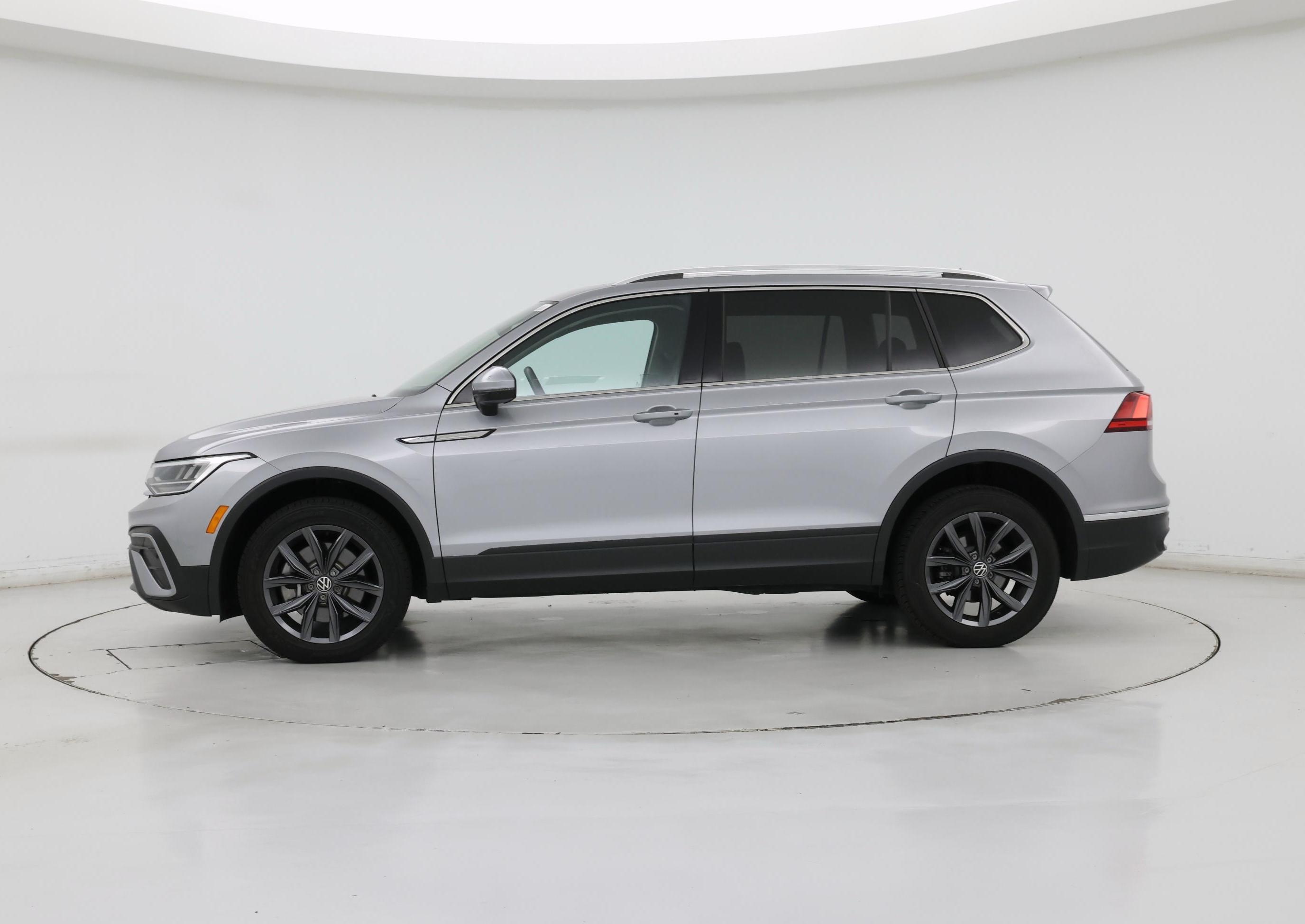 Thumbnail: 2022 Volkswagen Tiguan - 3
