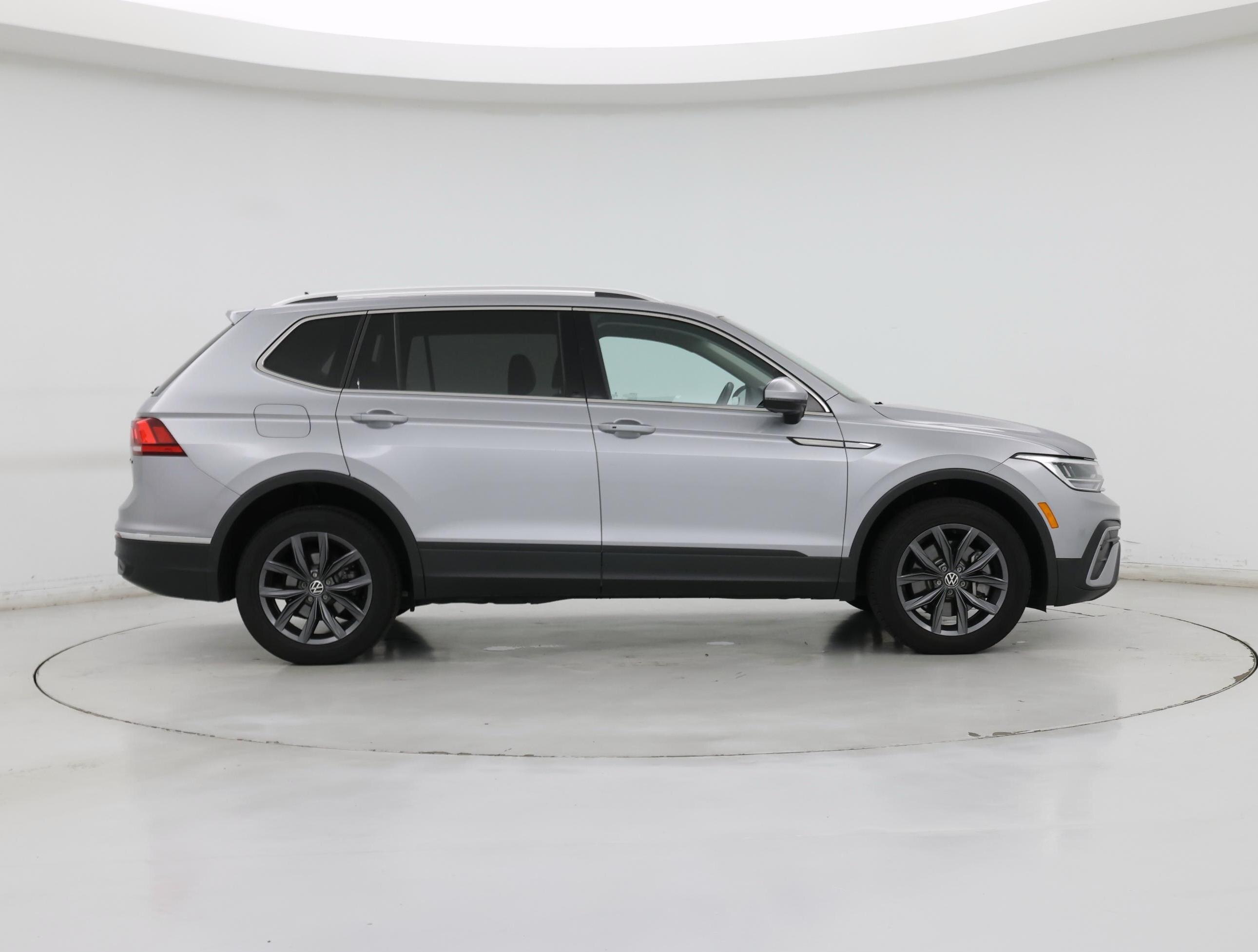 Thumbnail: 2022 Volkswagen Tiguan - 7