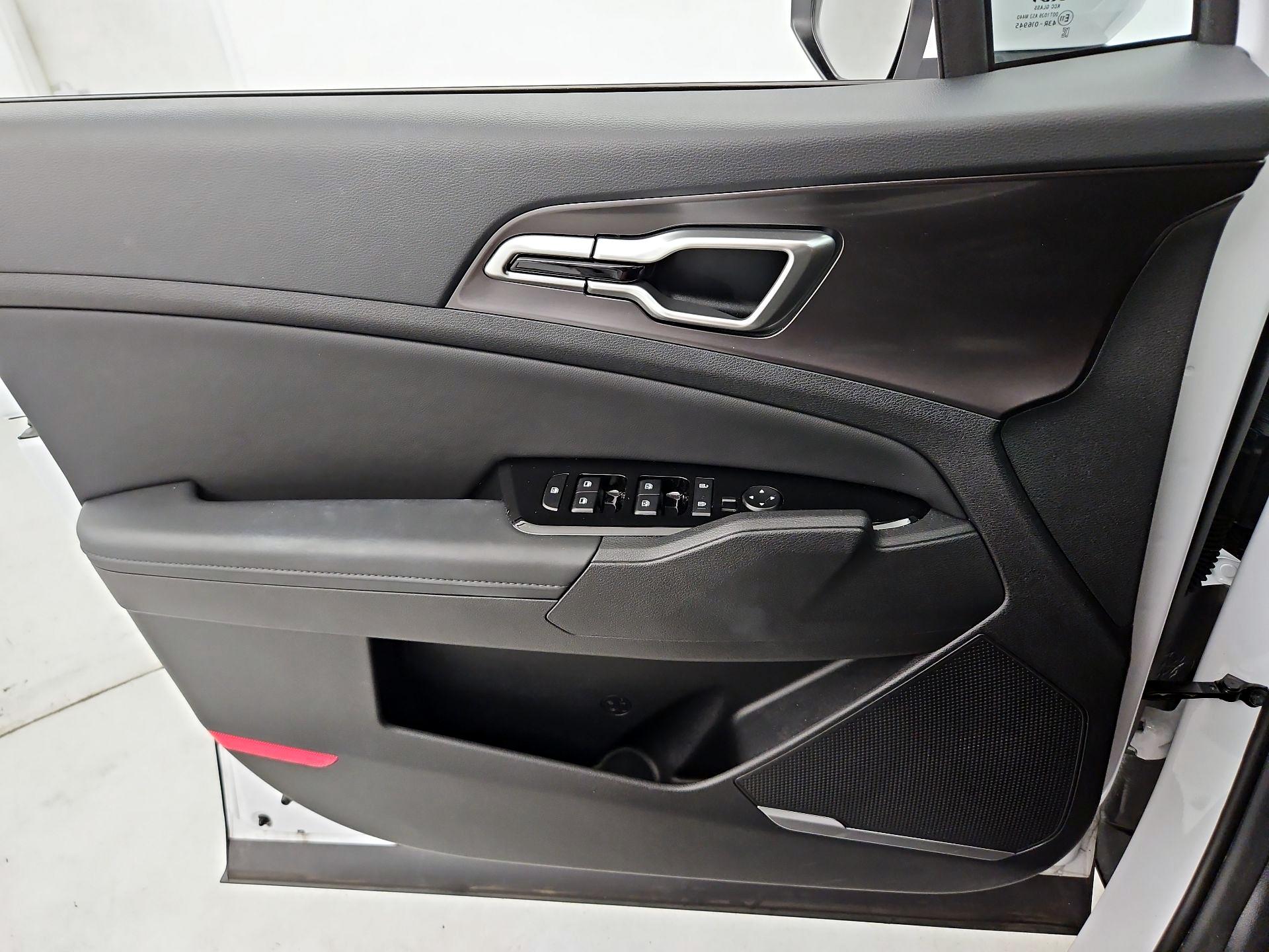 Thumbnail: 2025 Kia Sportage - 12