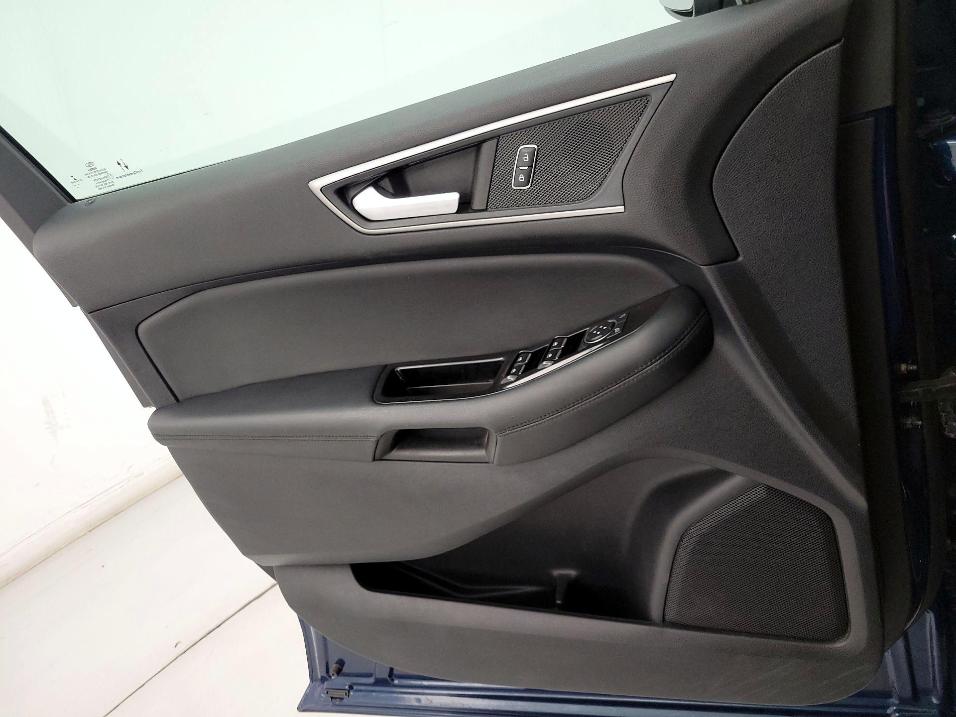 Thumbnail: 2020 Ford Edge - 12