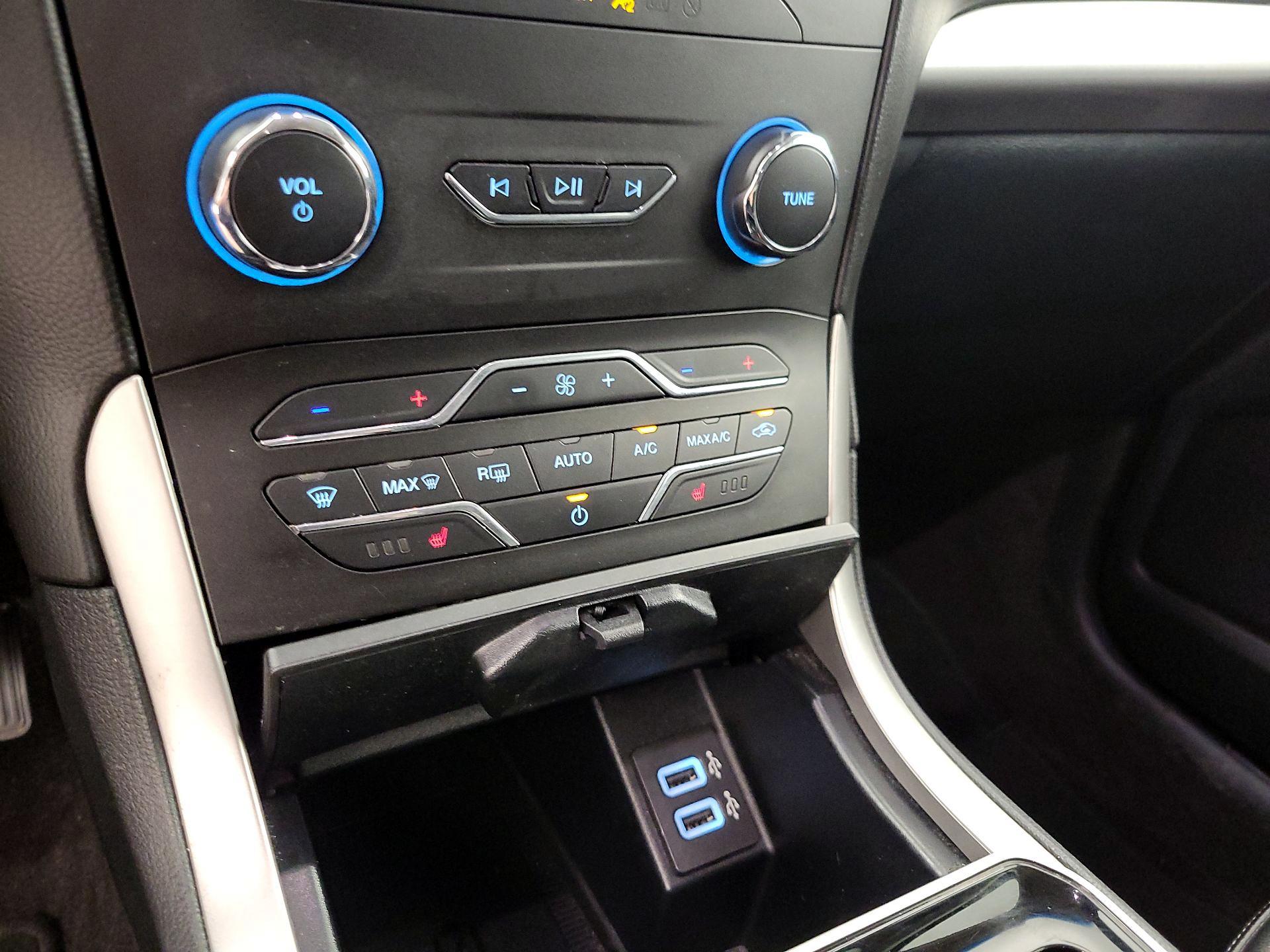 Thumbnail: 2020 Ford Edge - 16