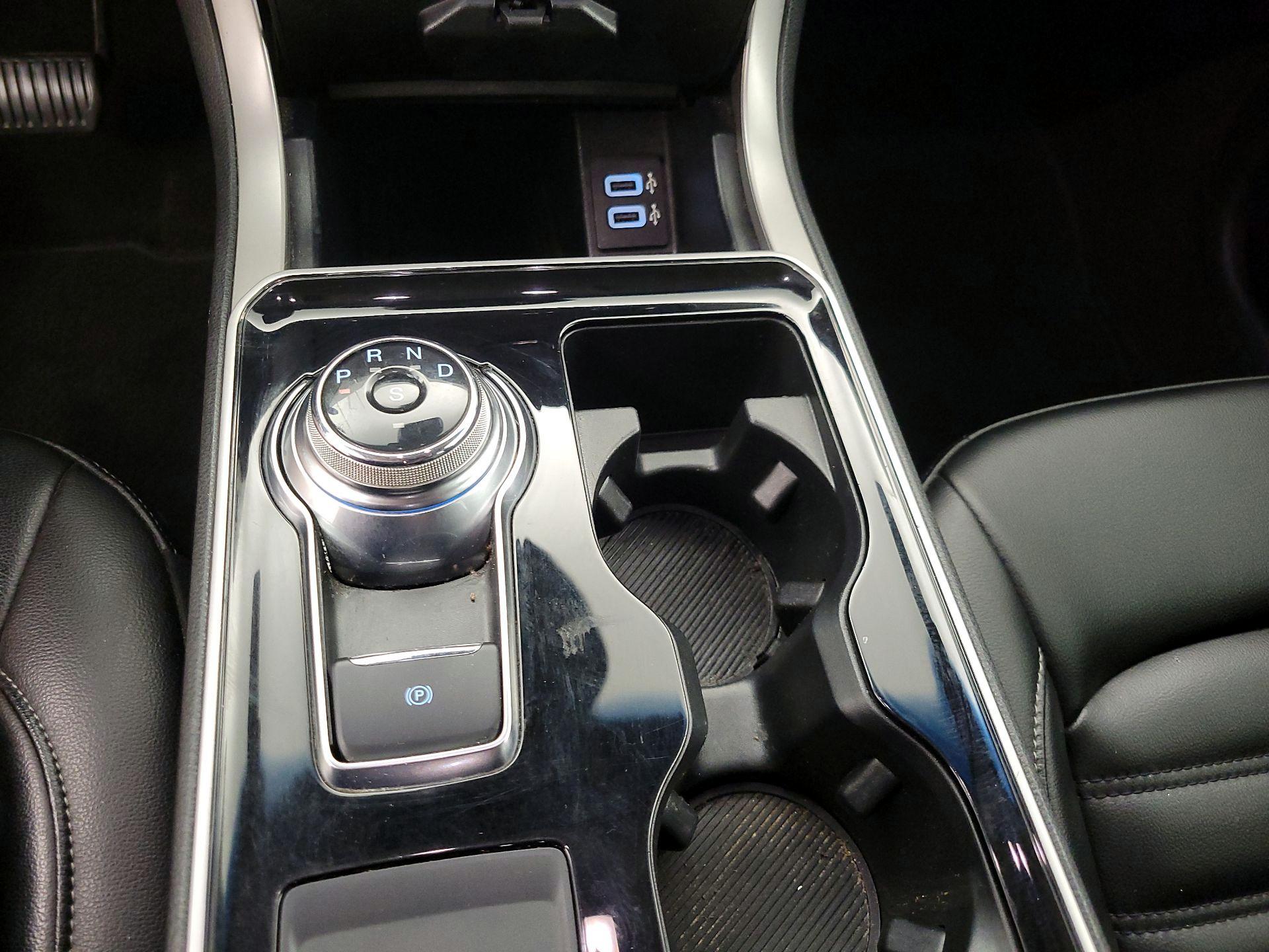 Thumbnail: 2020 Ford Edge - 17