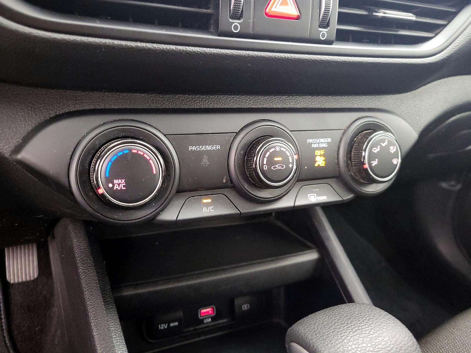 2024 Kia Forte LXS - Photo 17