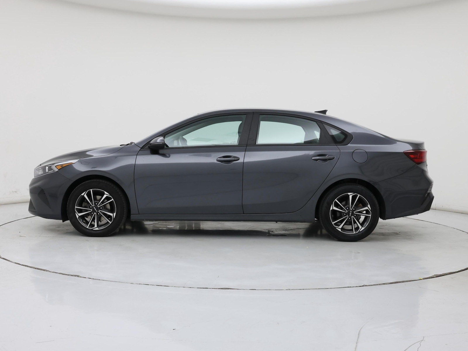 2024 Kia Forte LXS - Photo 4