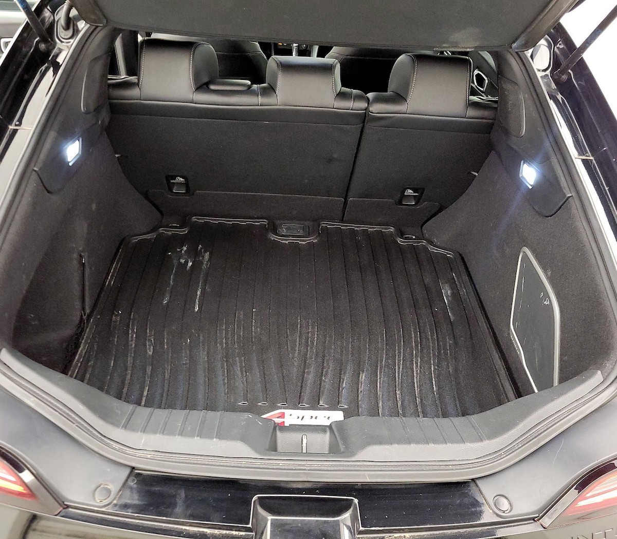 Trunk/Cargo (Seats Up)